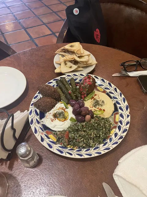 Fenicia Lebanese Restaurant image 3