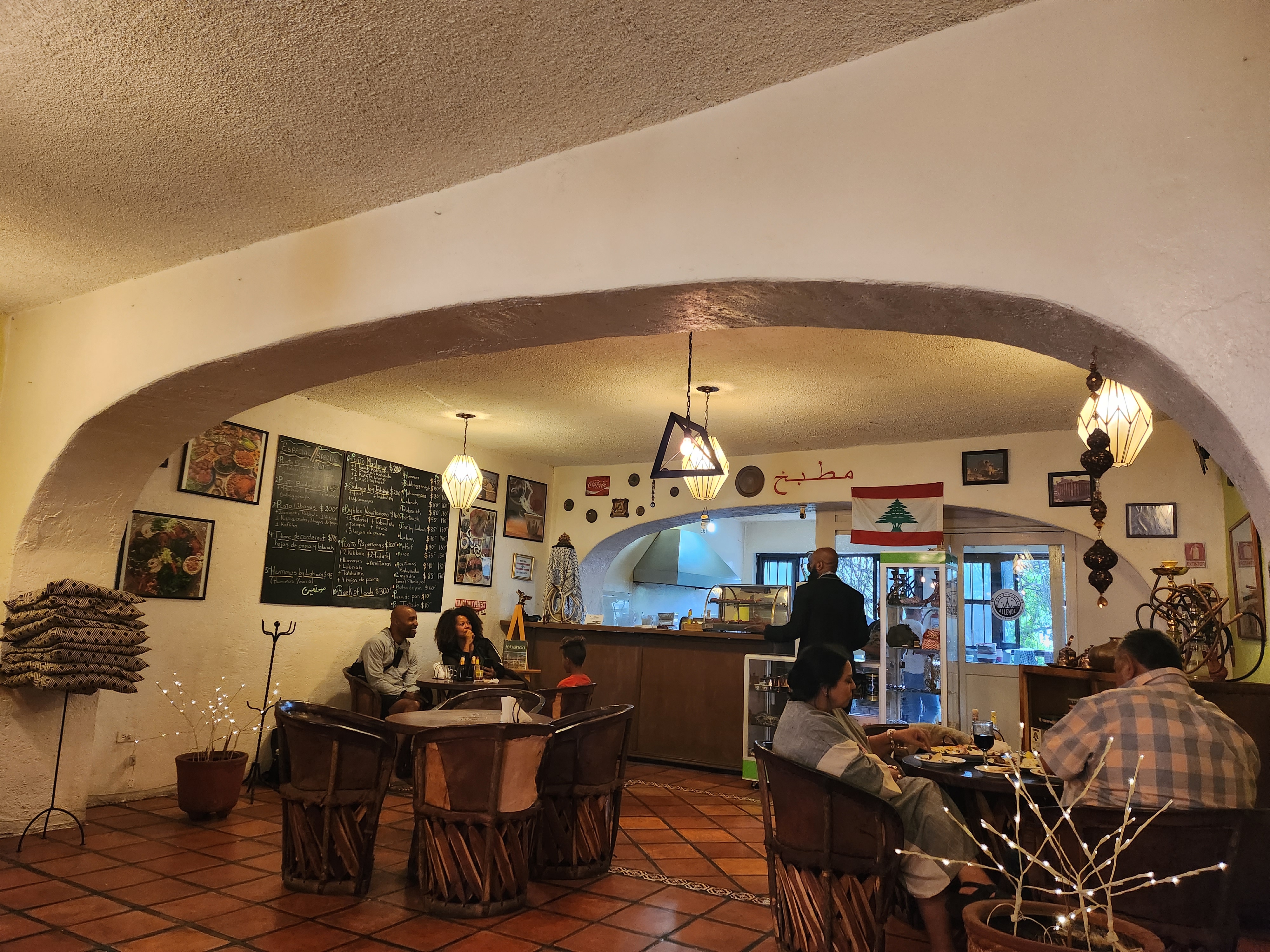 Fenicia Lebanese Restaurant image 4