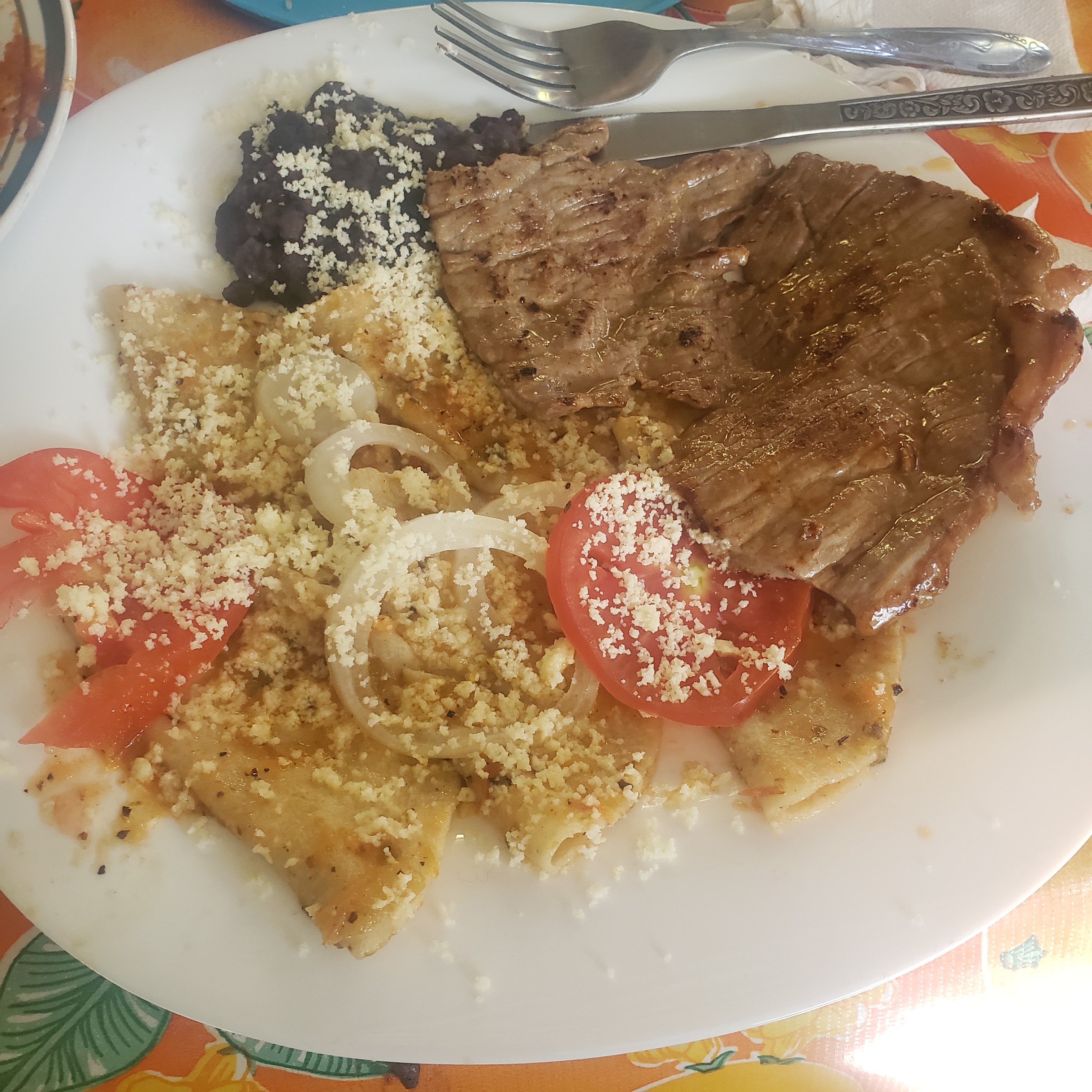 Comedor Lucia image 2