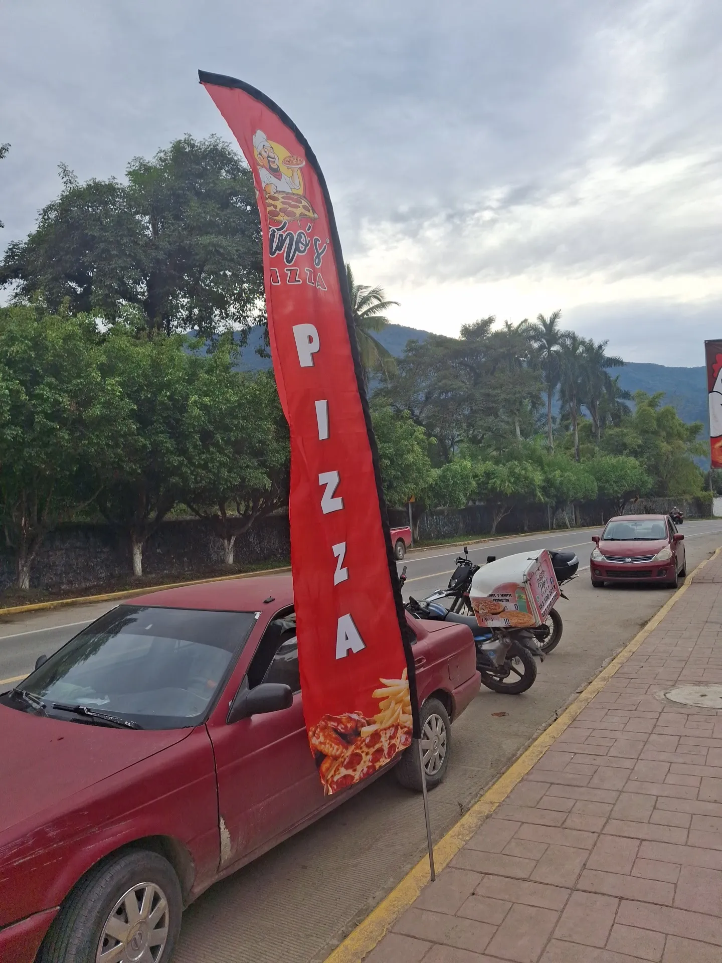 Tinos pizza image 7