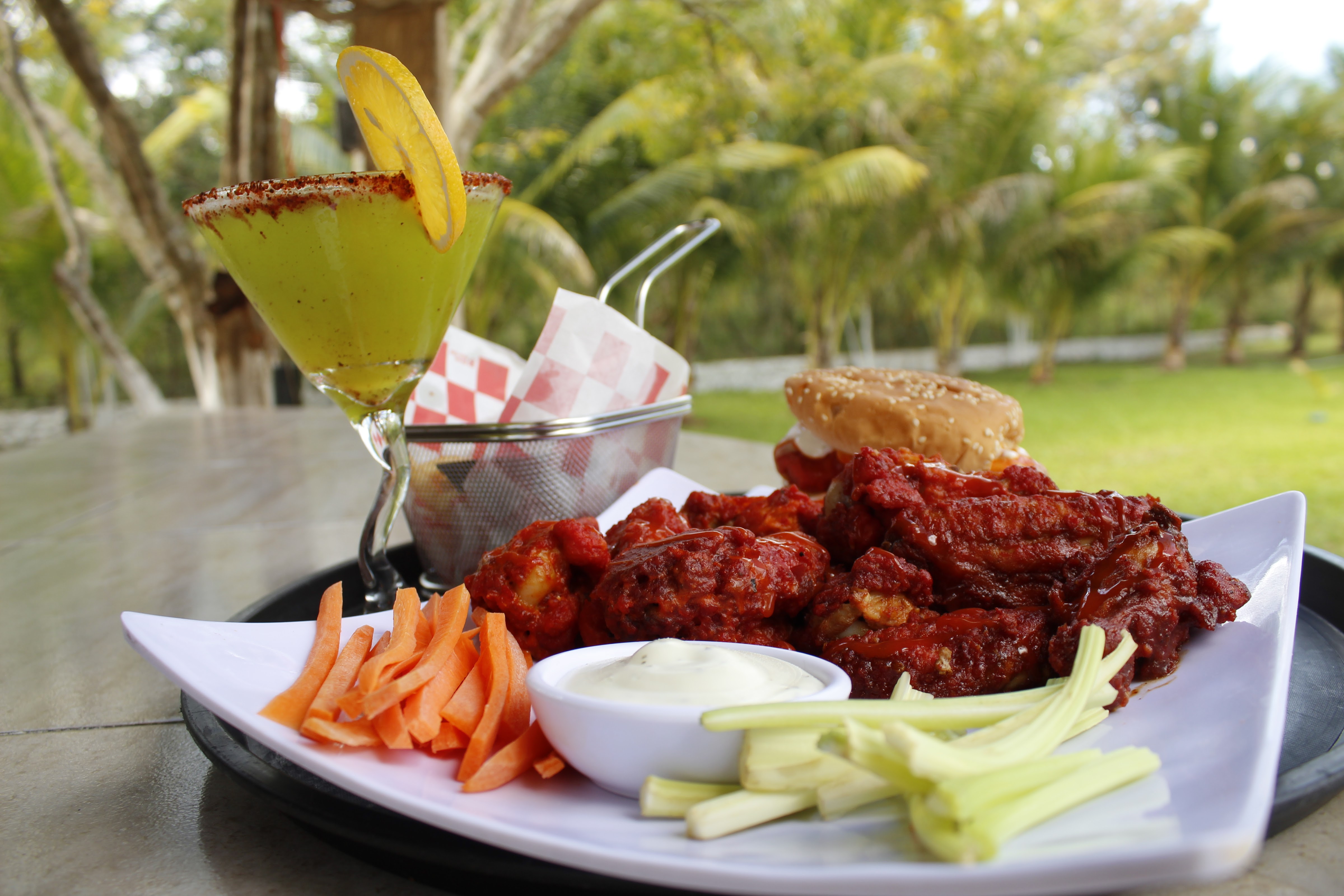 Tropi del Caribe: restaurante y piscina image 2