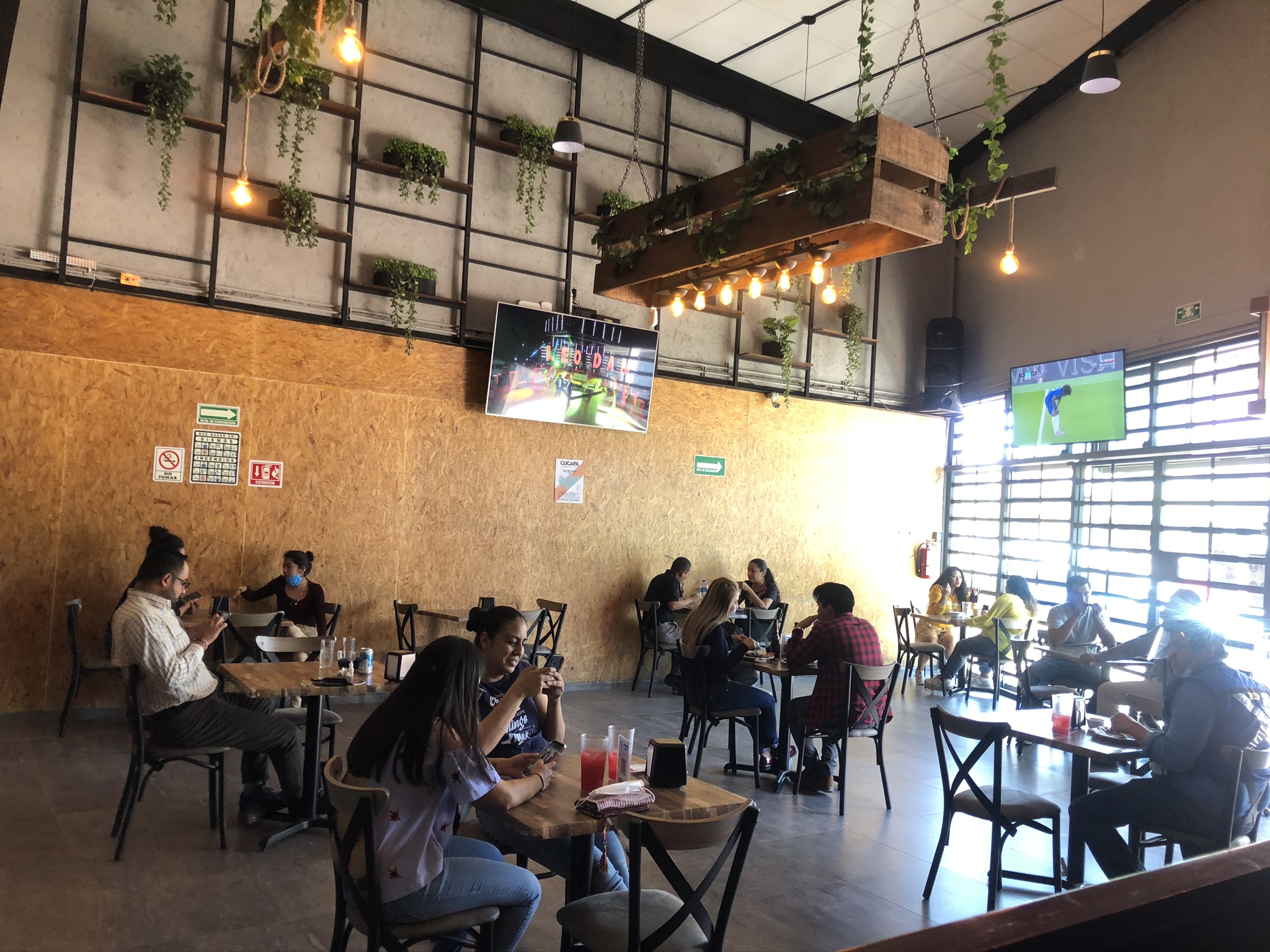 La Cosa Qro Restaurant. image 3