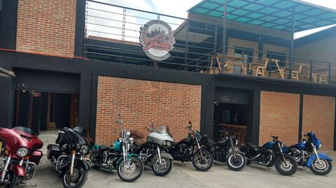El Ghetto Biker Club Garage image 3