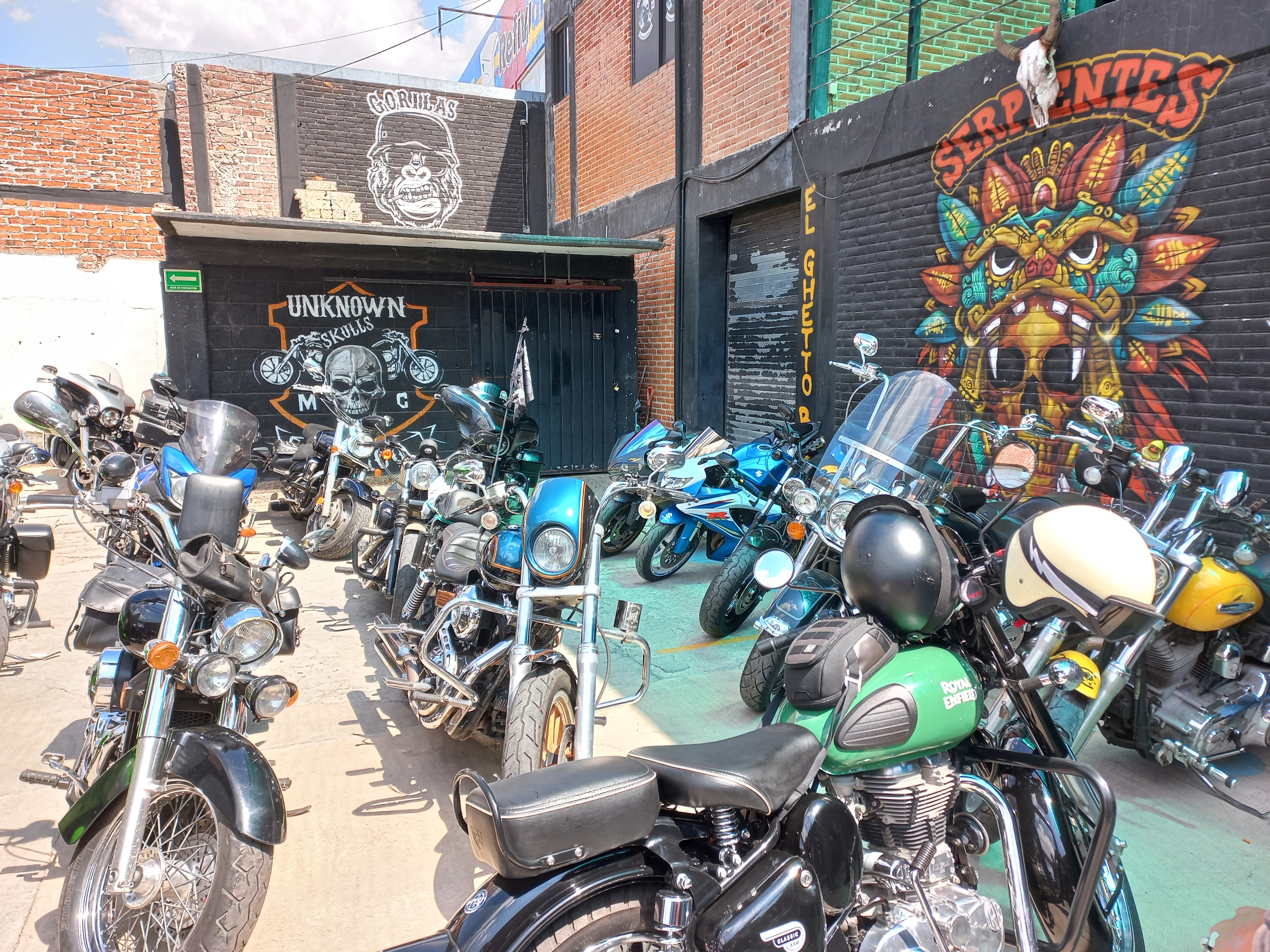El Ghetto Biker Club Garage image 8