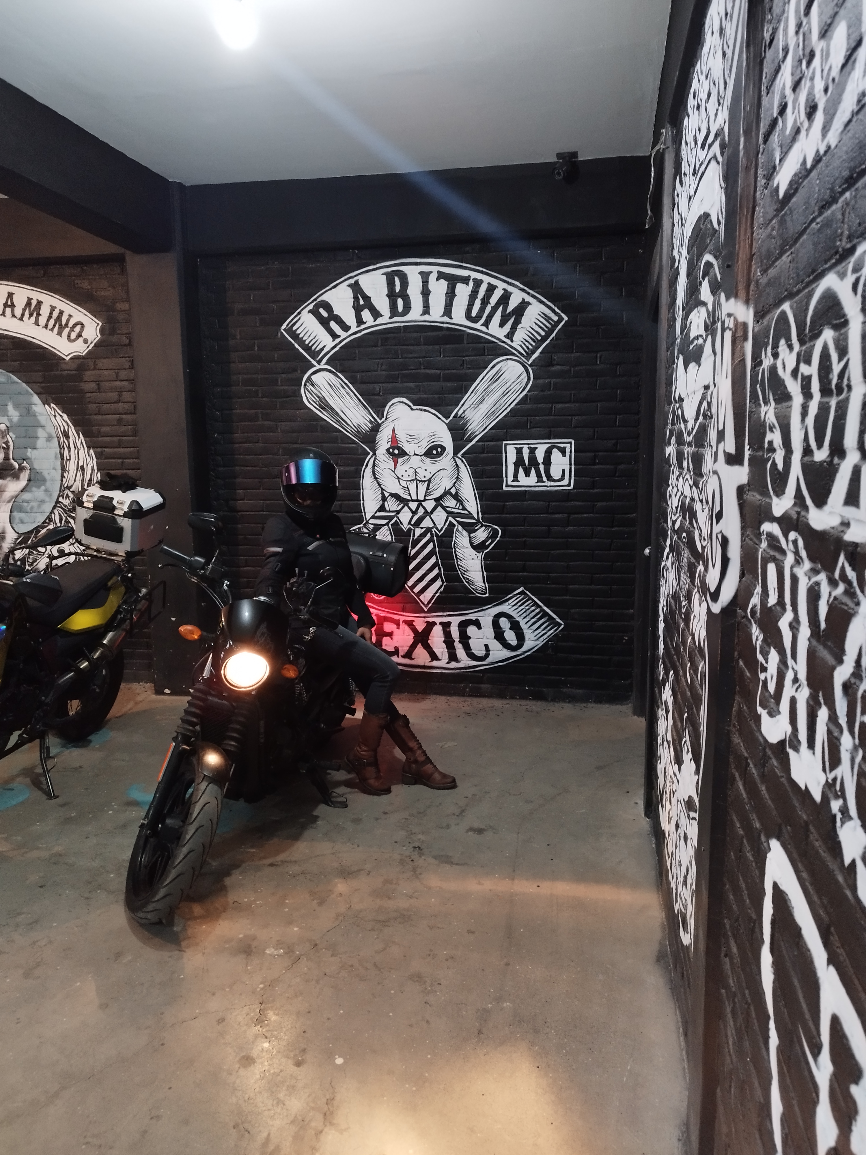 El Ghetto Biker Club Garage image 10