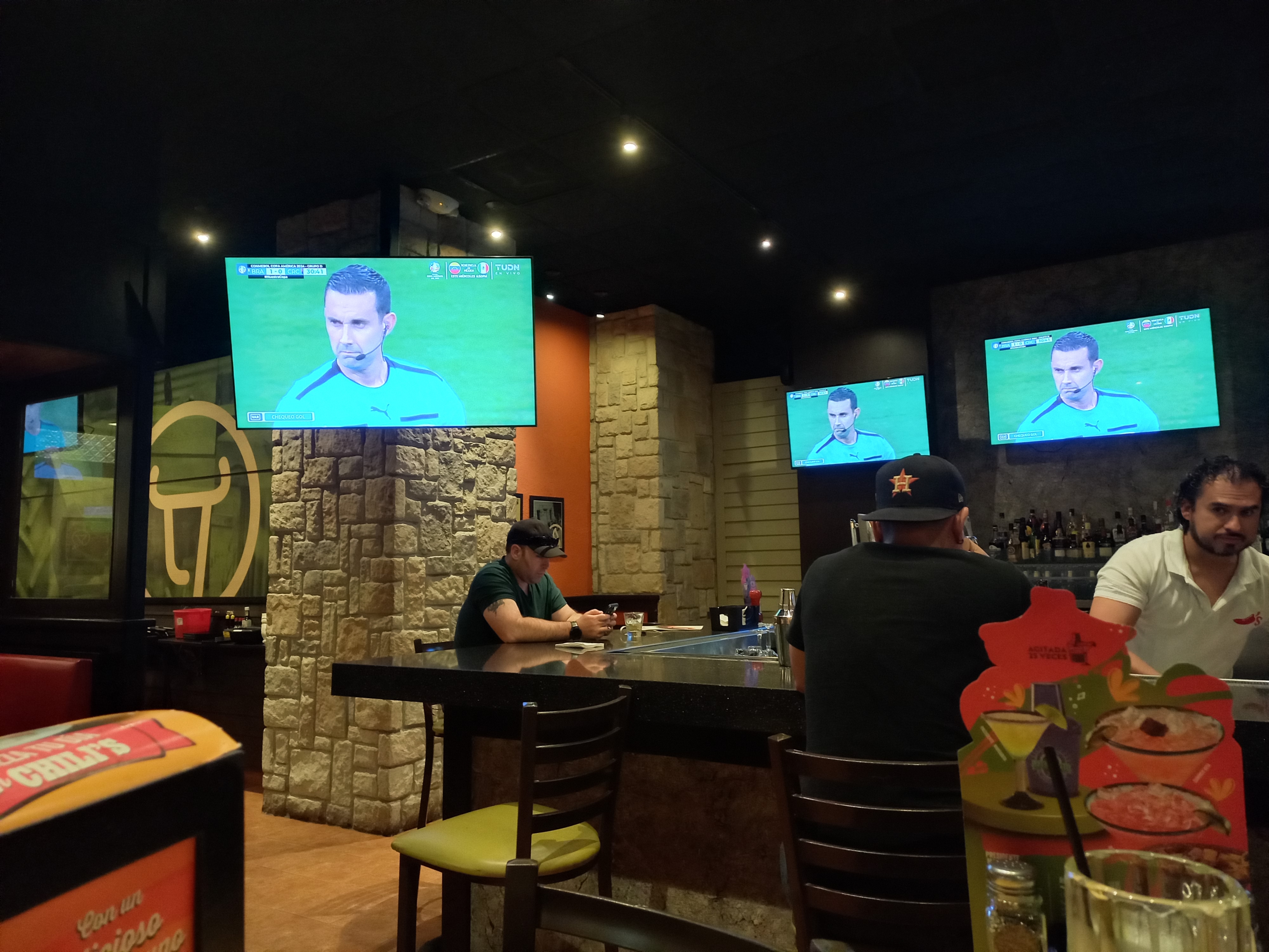 Chili's Stiva Airport image 5