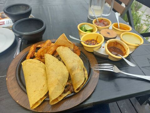 El Papalote Taco & Grill Aeropuerto Internacional image 5