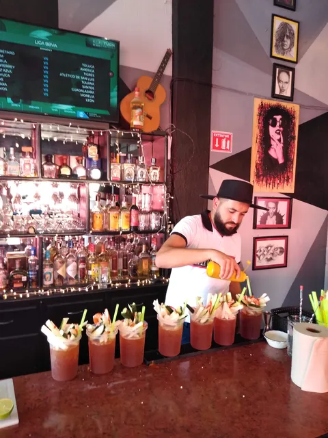 Mona Lisa Bar & Snack image 3