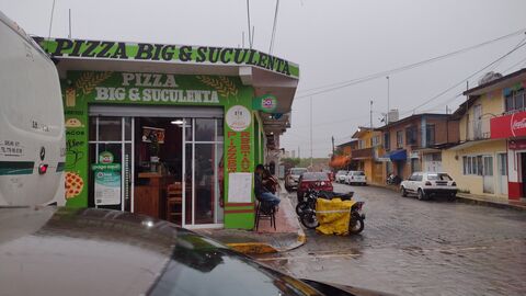 PIZZERIA Y RESTAURANTE BIG Y SUCULENTA image 2