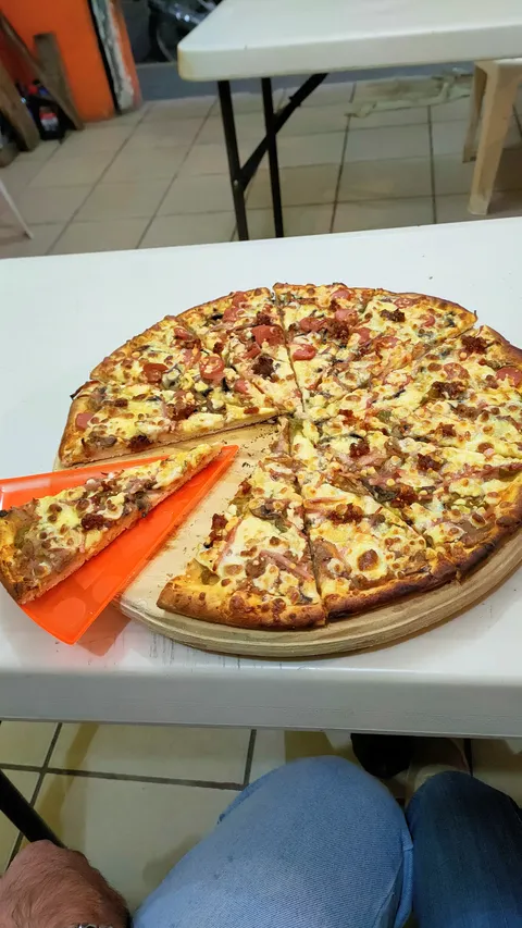 Peperoni's Pizza image 5