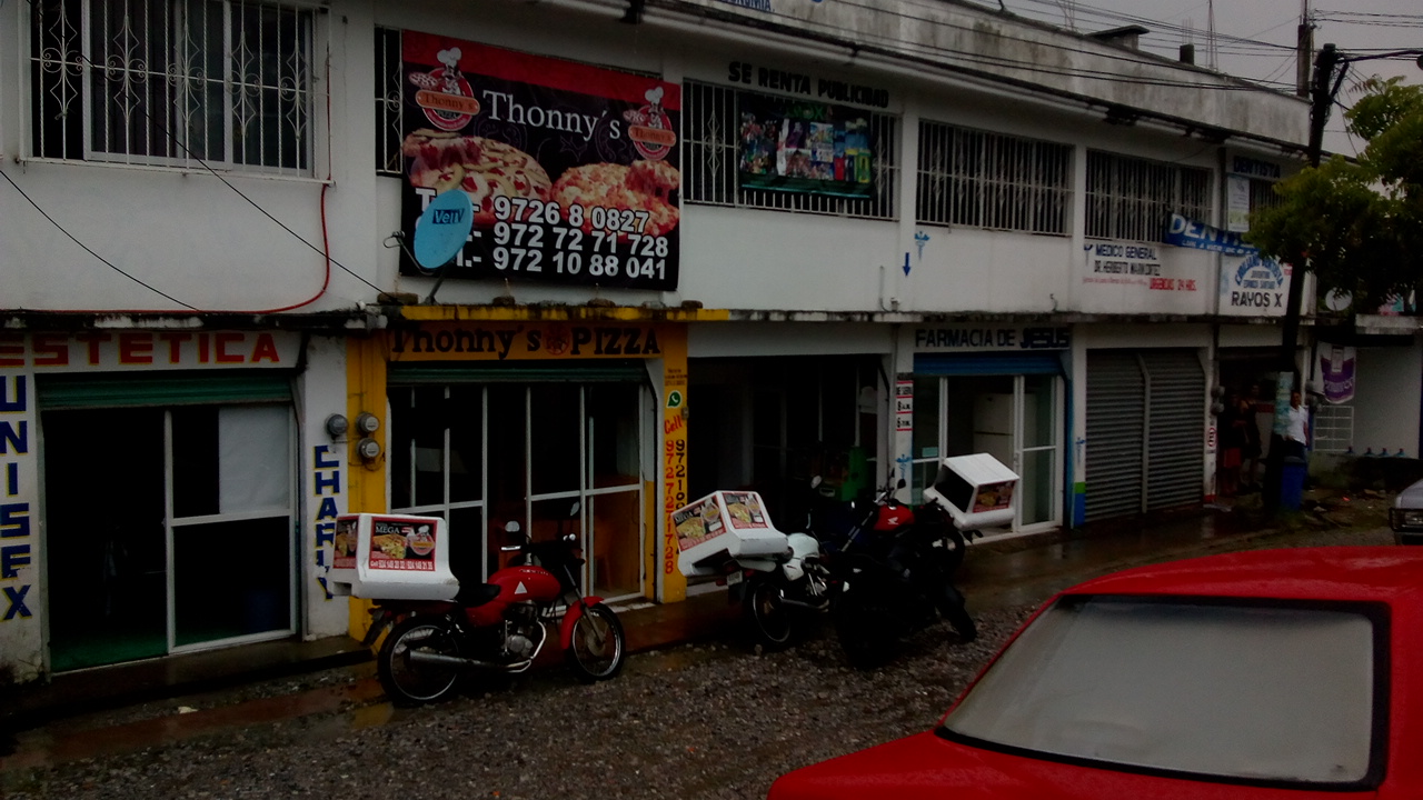 Thonny's Pizza image 1