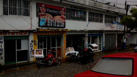 Thonny's Pizza image 1