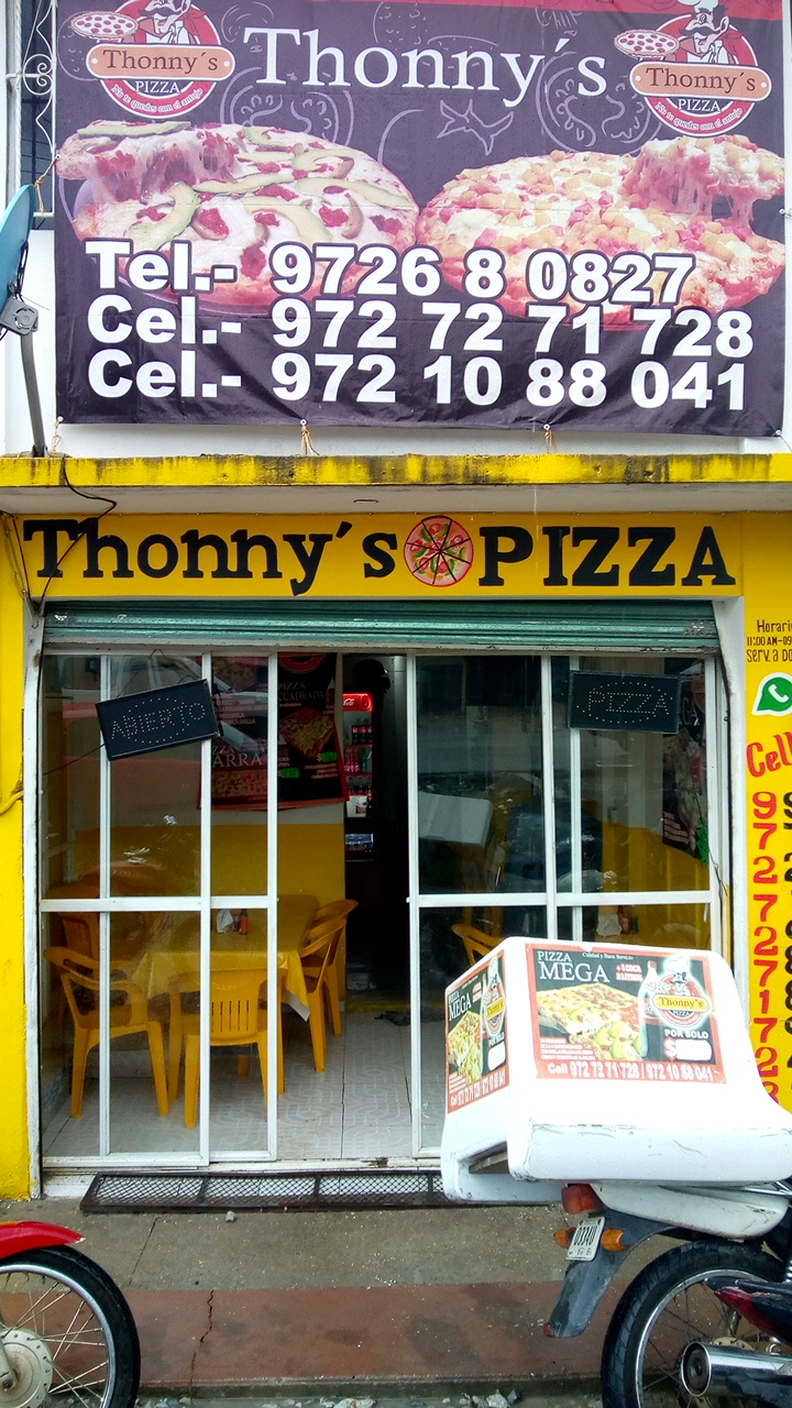 Thonny's Pizza image 4