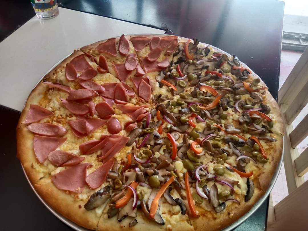 Pizzas y empanadas image 6