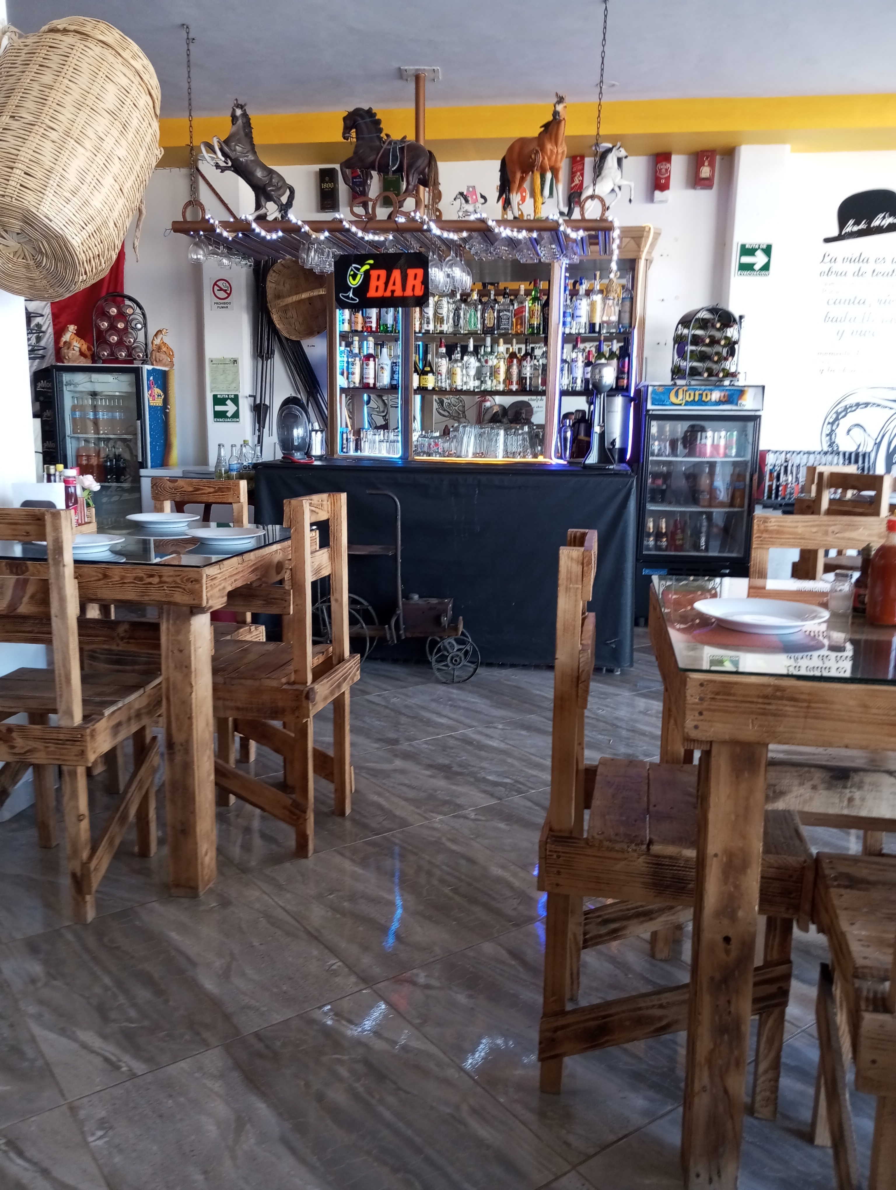 Mariscos bar los caballos image 4