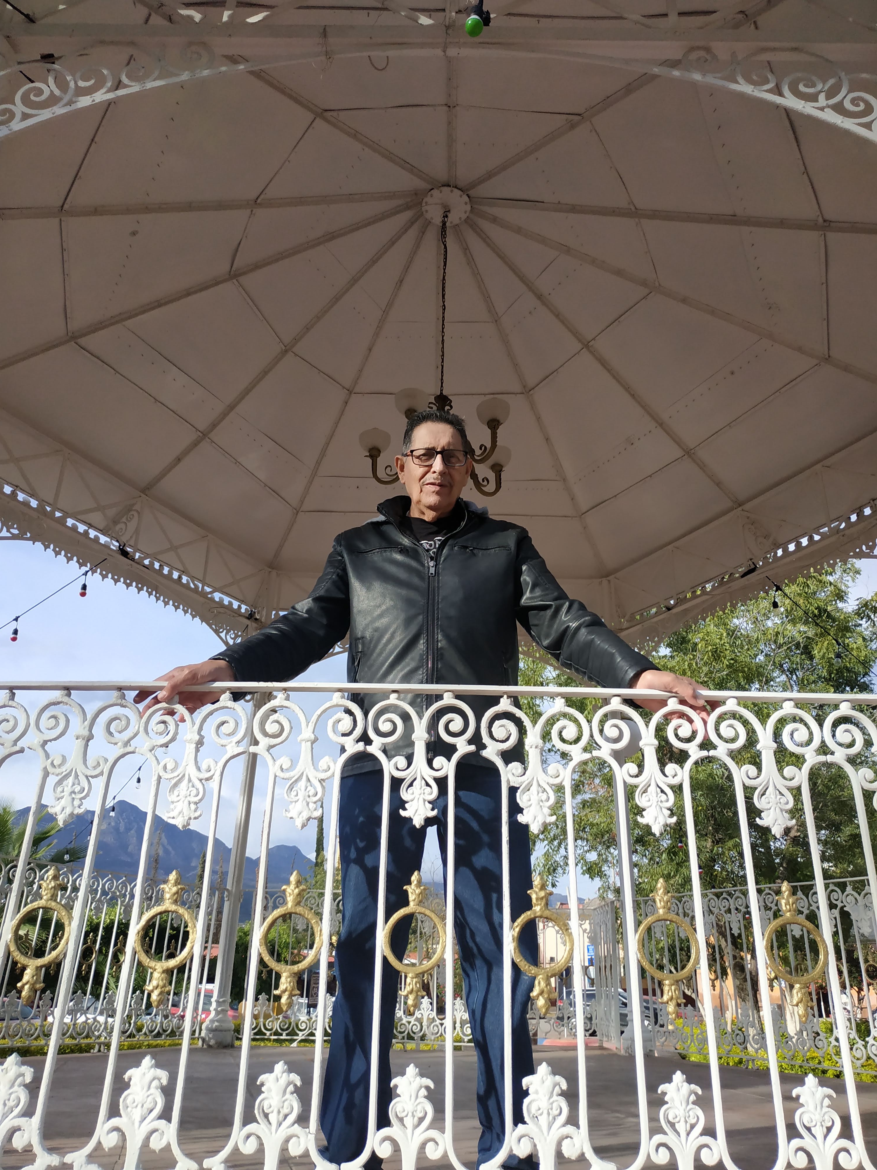 Super Pizza two friends image 3