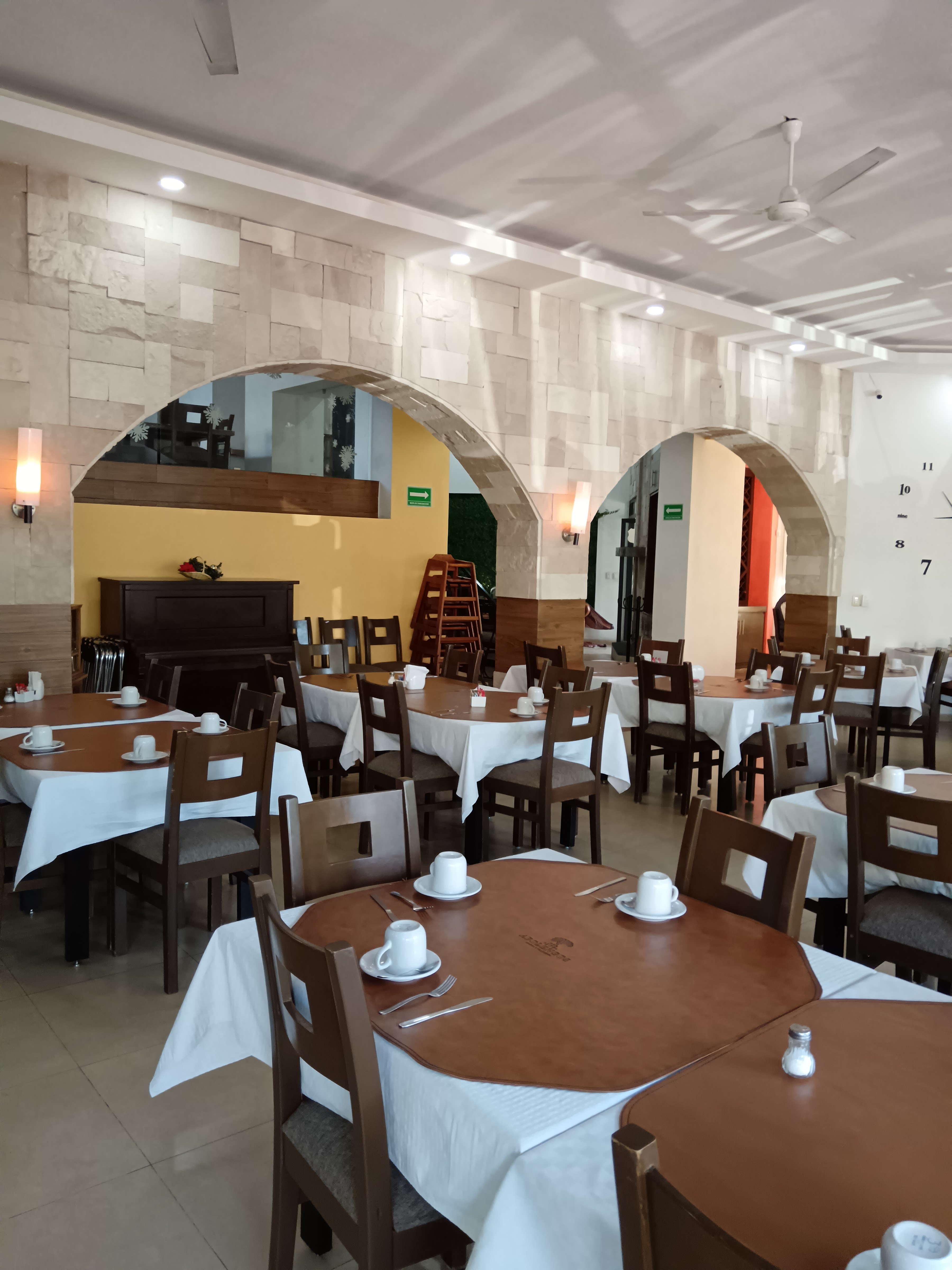 Los Abolengos image 3