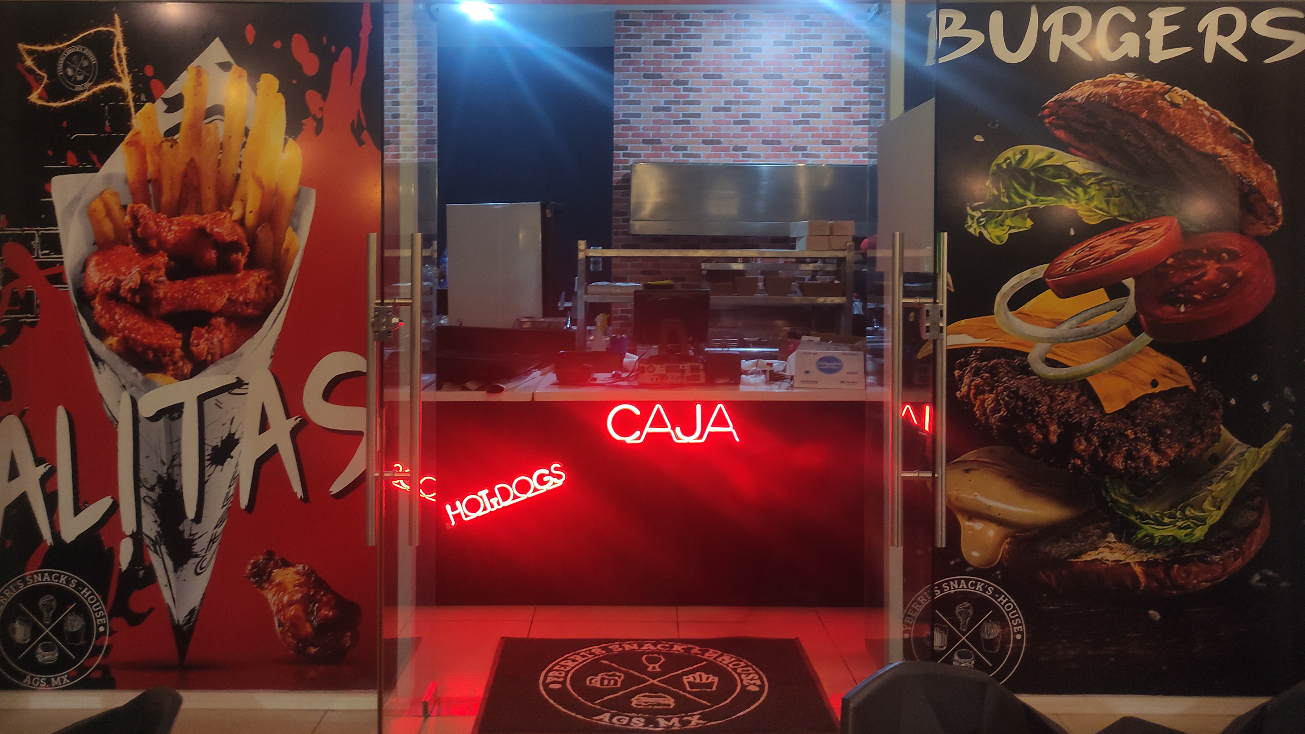 Yberri's Snack's House image 10