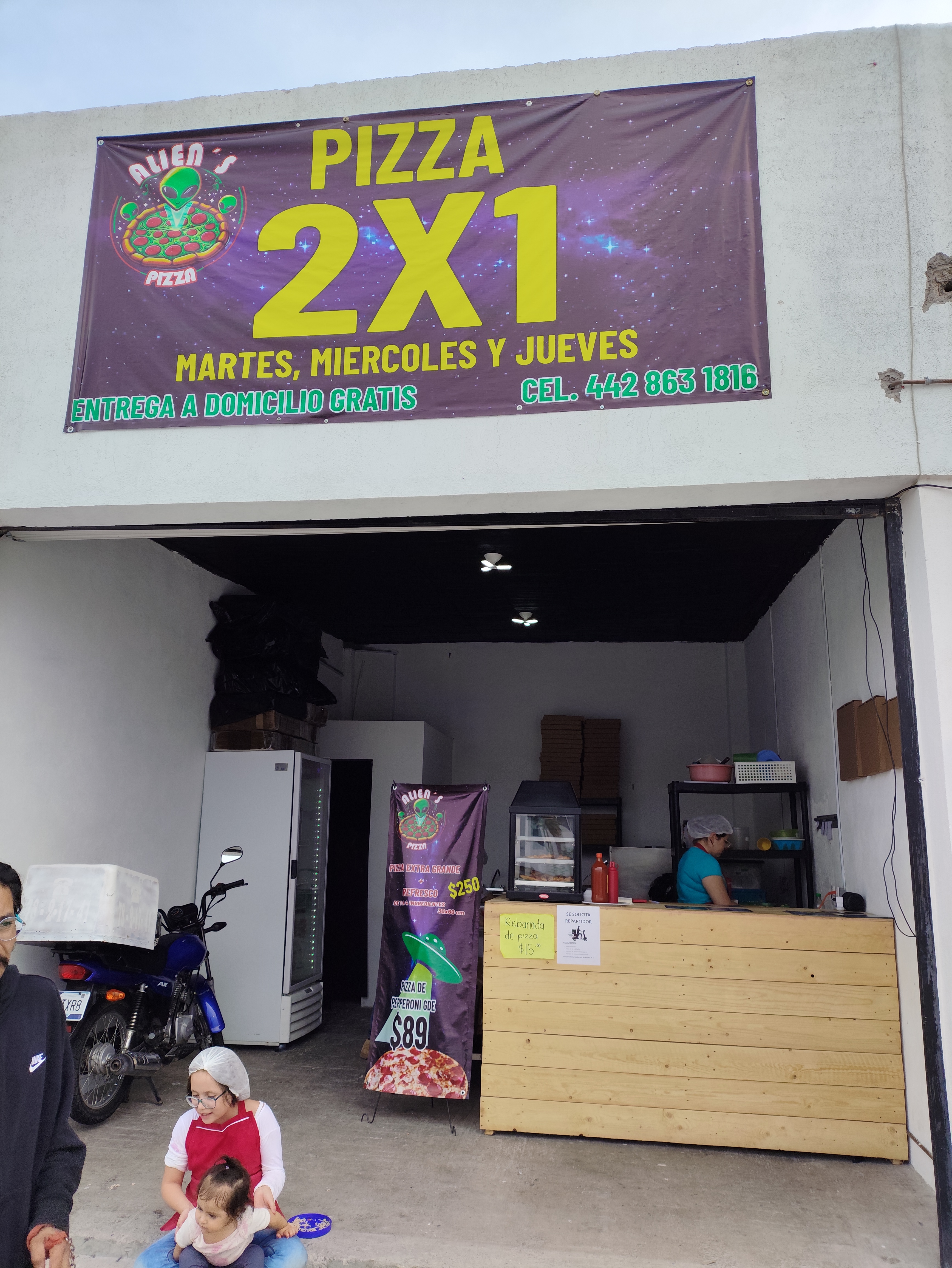 ALIEN'S PIZZA image 2