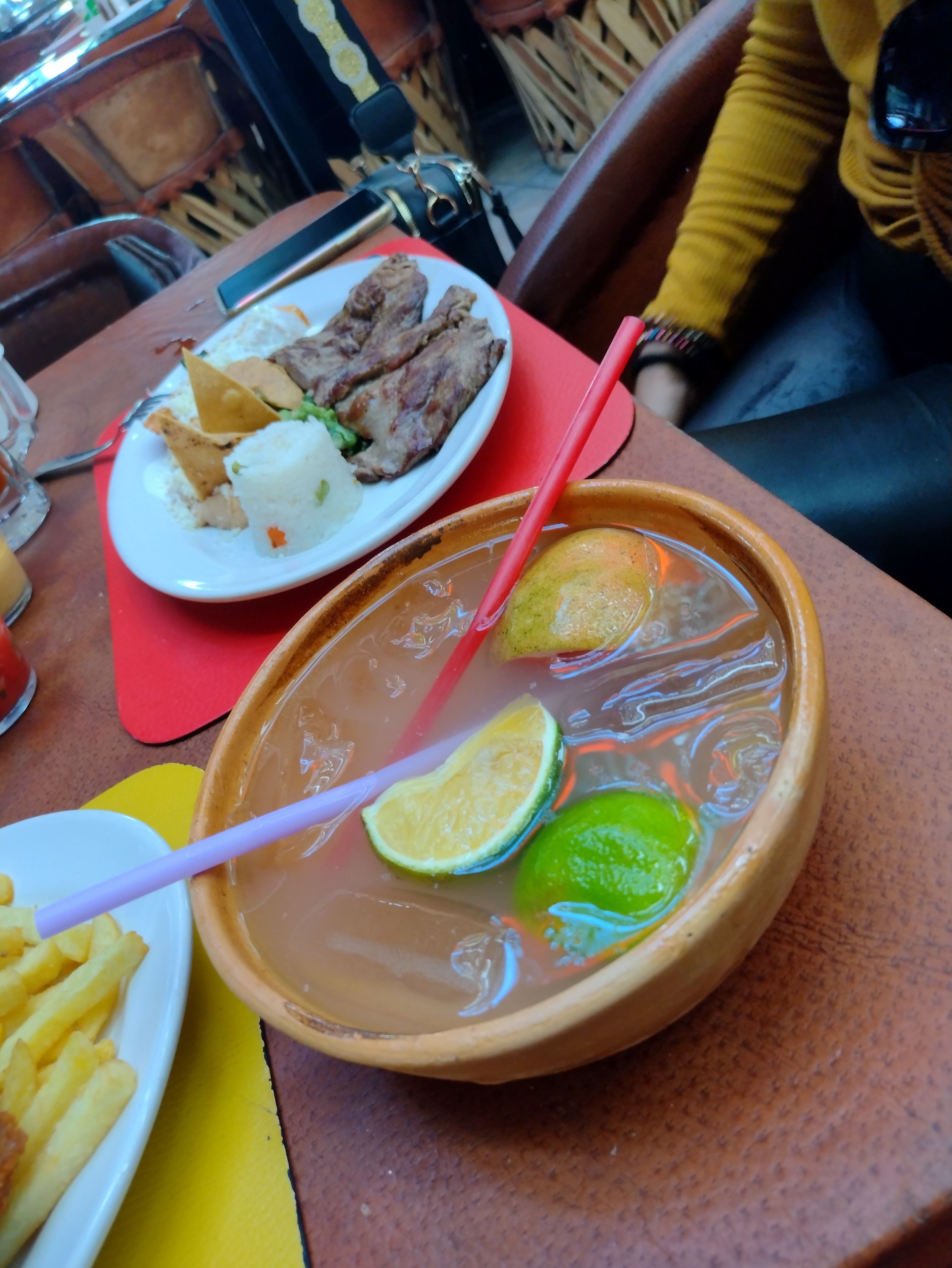 Borregos Restaurante image 8