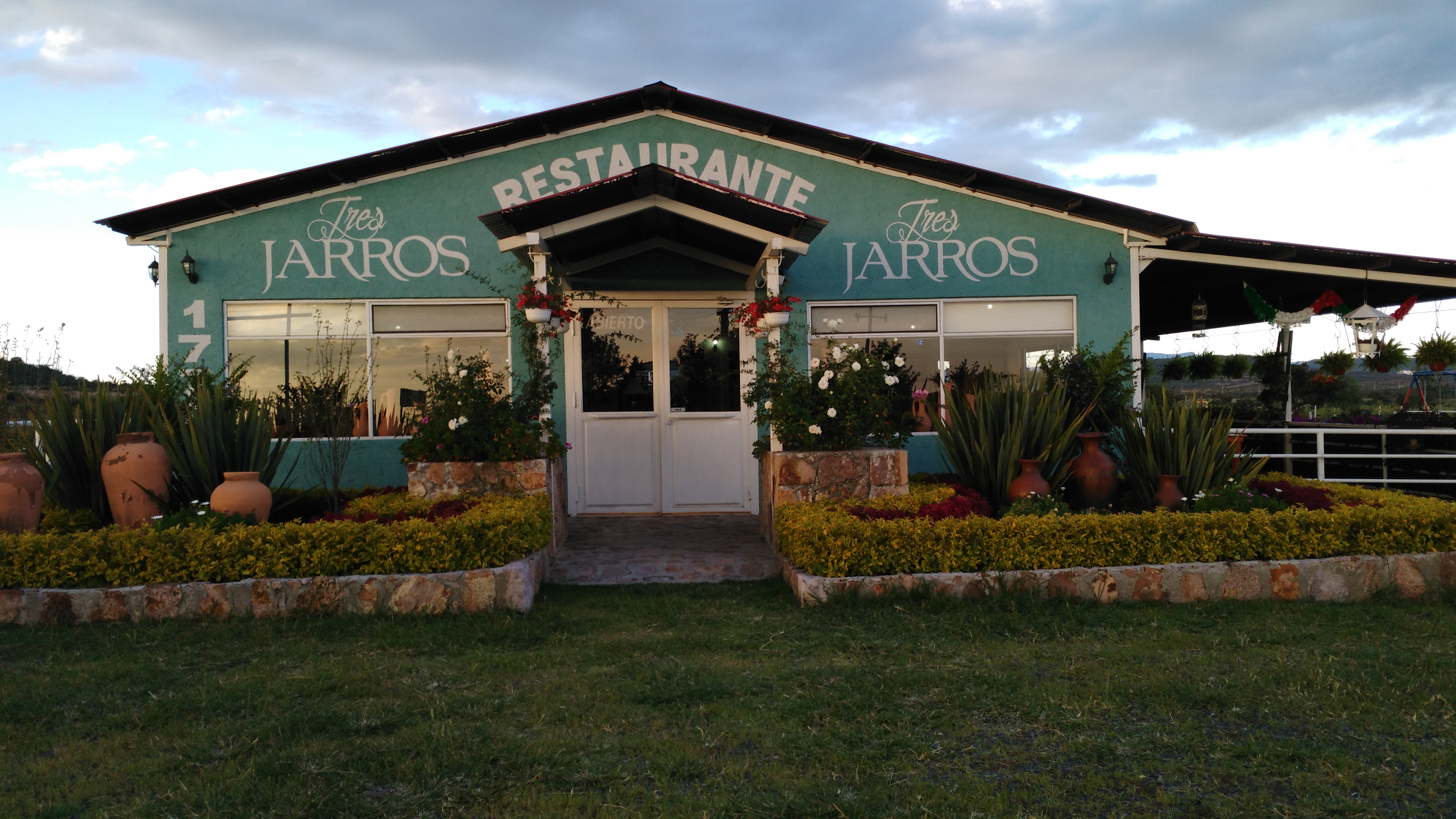Tres Jarros Restaurant image 1