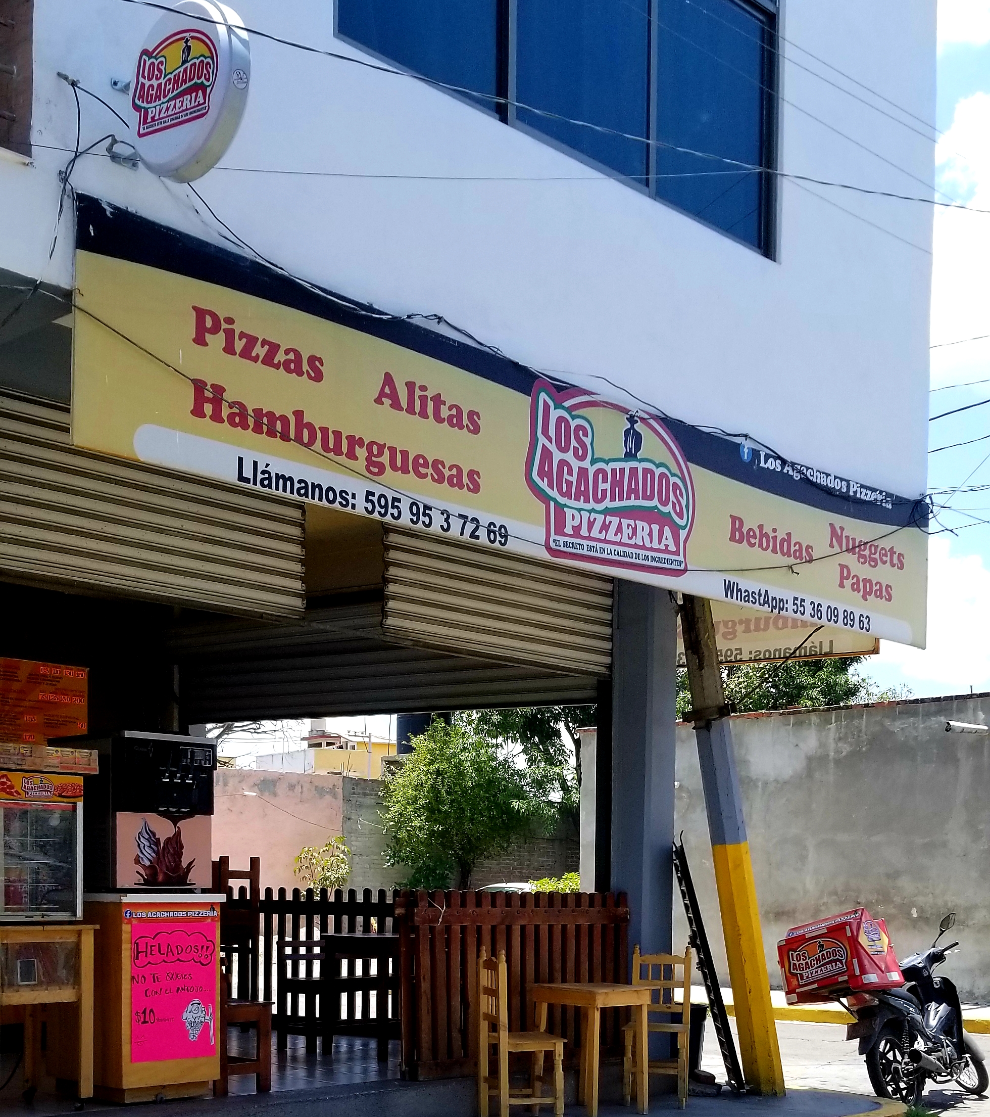 Pizzeria Los Agachados image 1