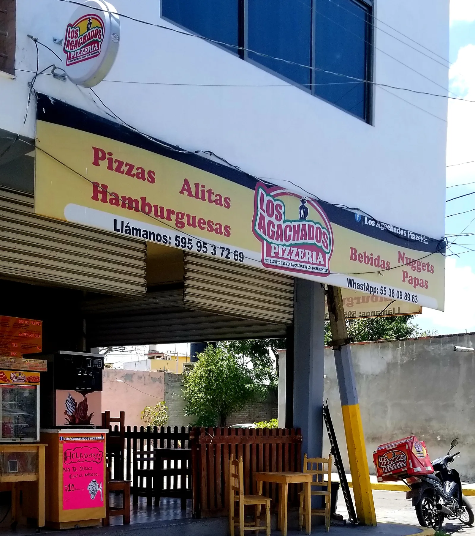 Pizzeria Los Agachados image 1