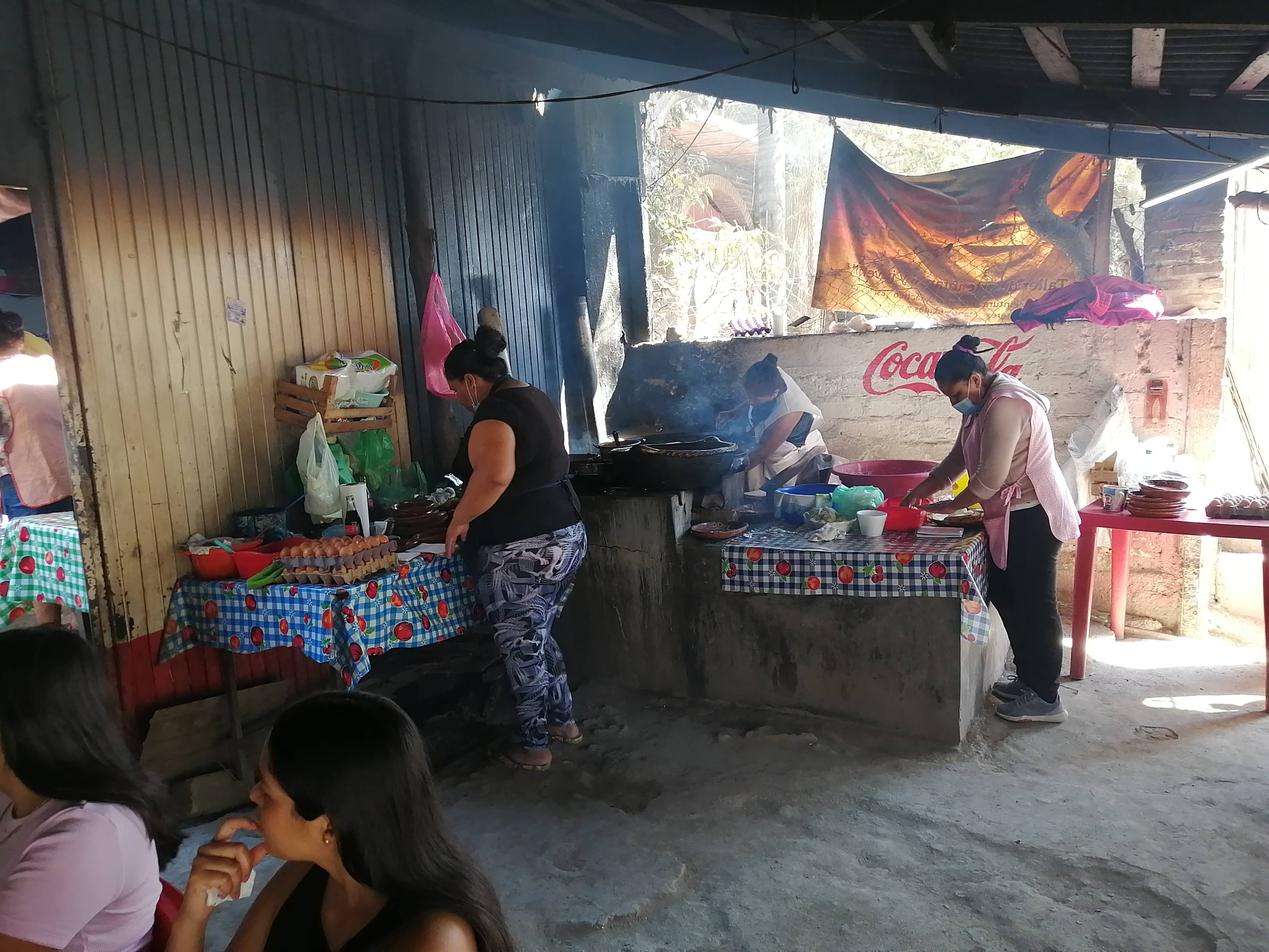 Fonda Doña Esmeralda gorditas de horno los domingos image 10