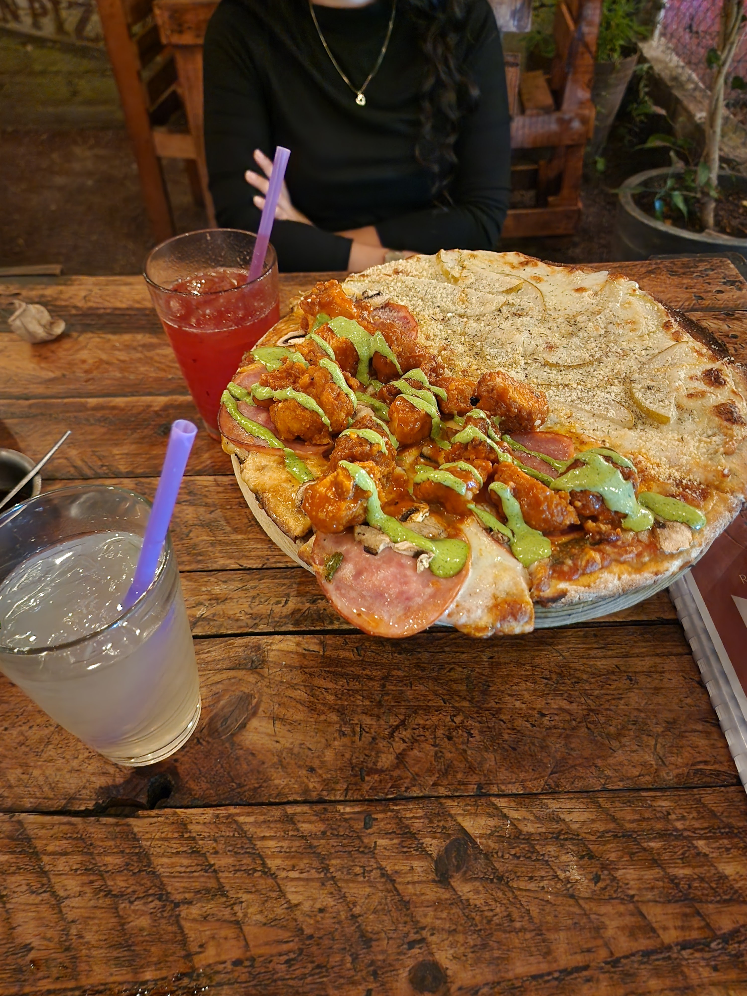 Pomorrois pizza a la leña image 8