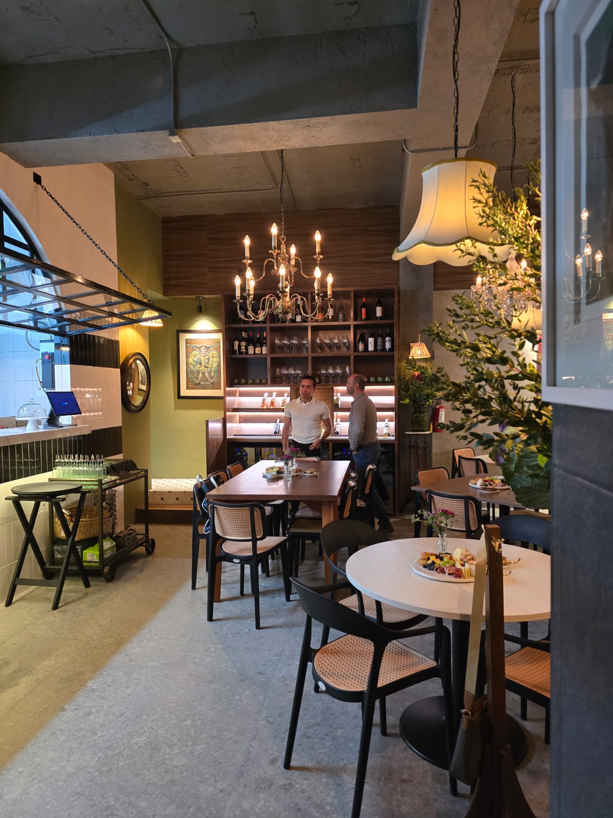 SOMALU Restaurante y boutique de vinos image 3