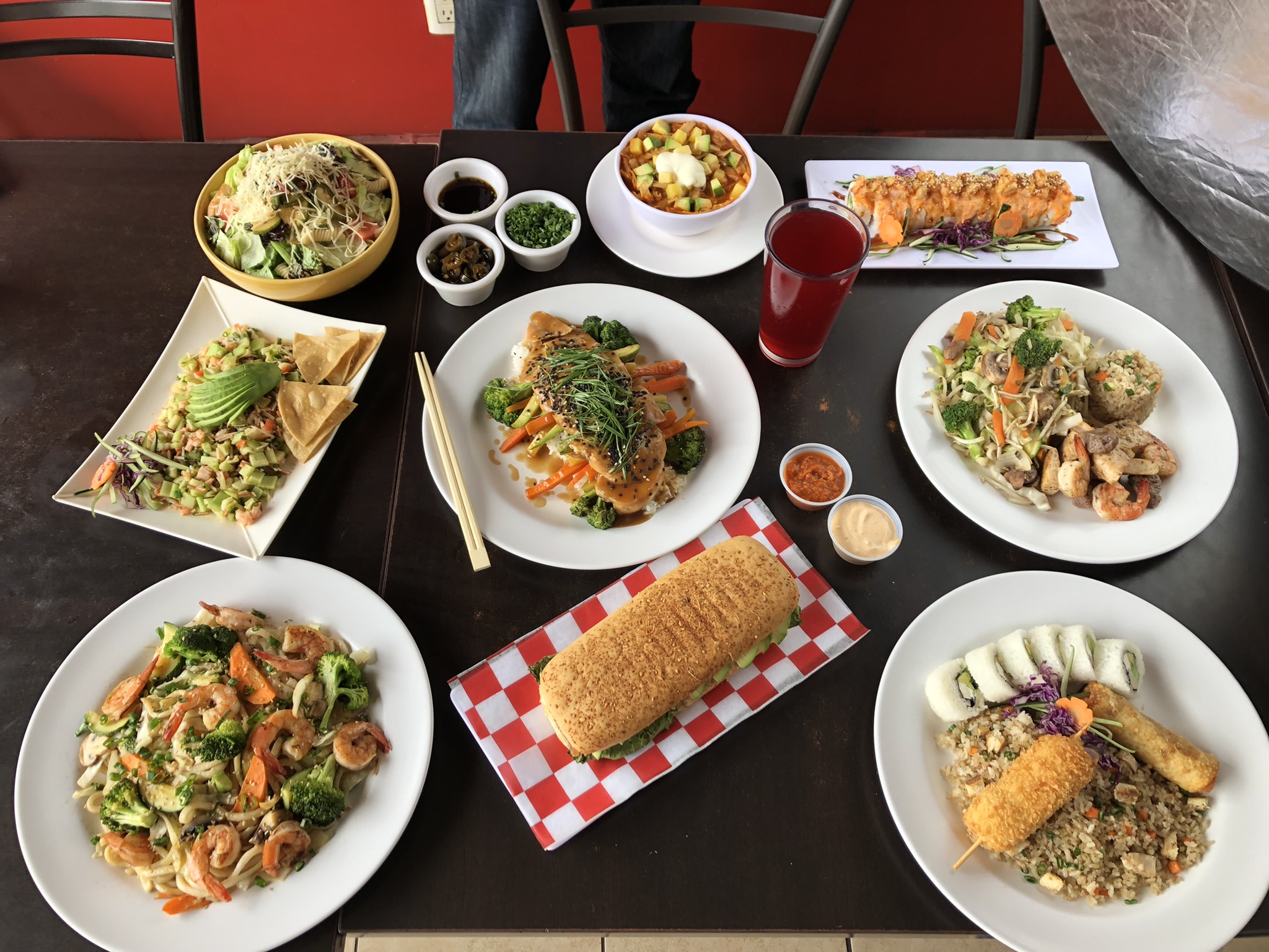 La Fusión Salads & Sushi image 2