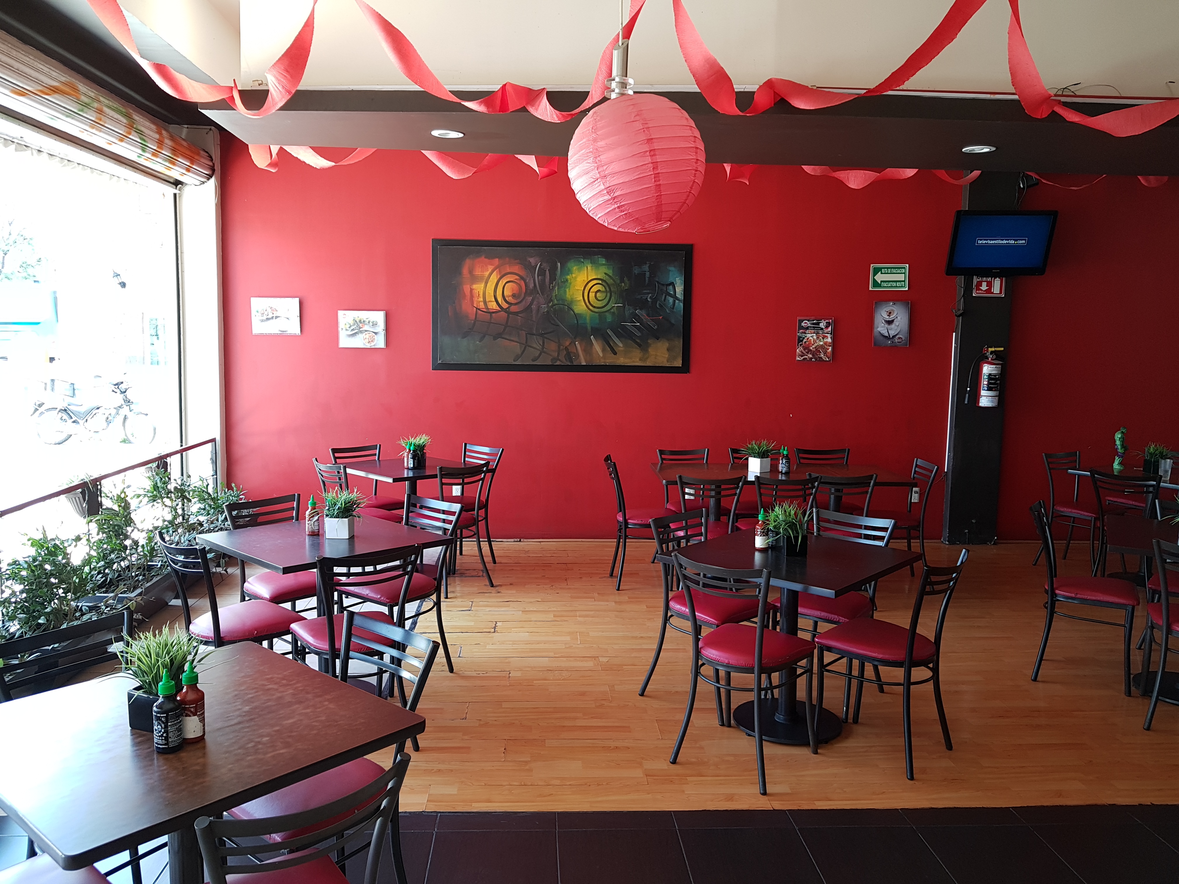 La Fusión Salads & Sushi image 4