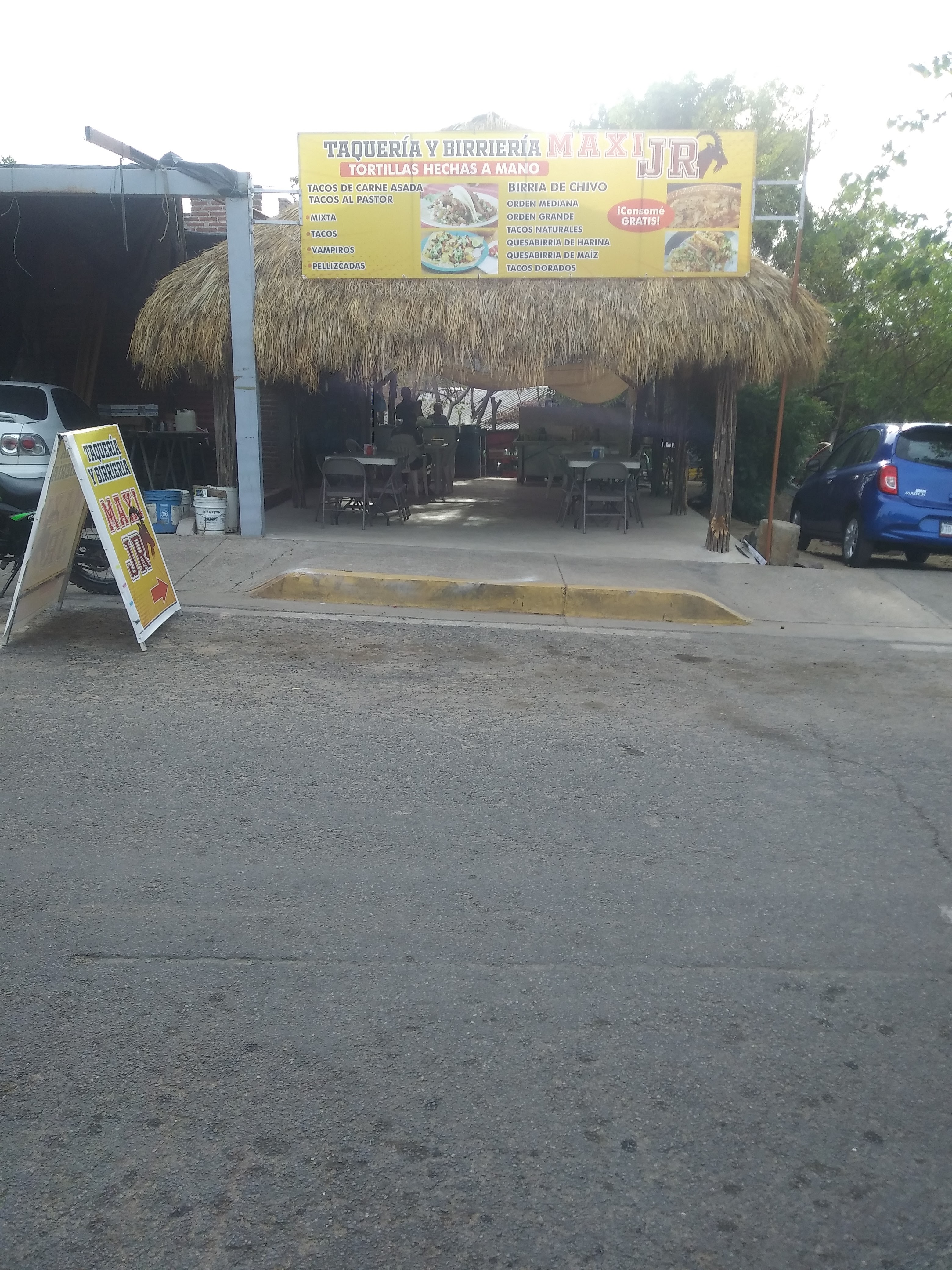 Birrieria Y Taqueria "El Junior" image 3