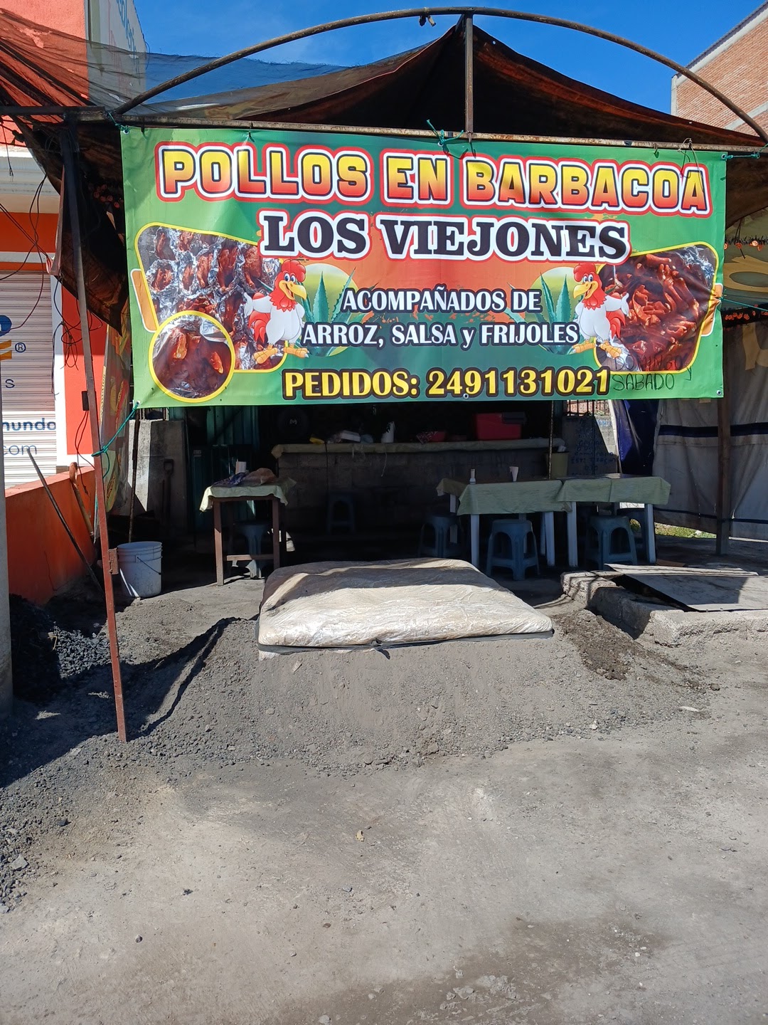 Los viejones pollos en barbacoa image 1