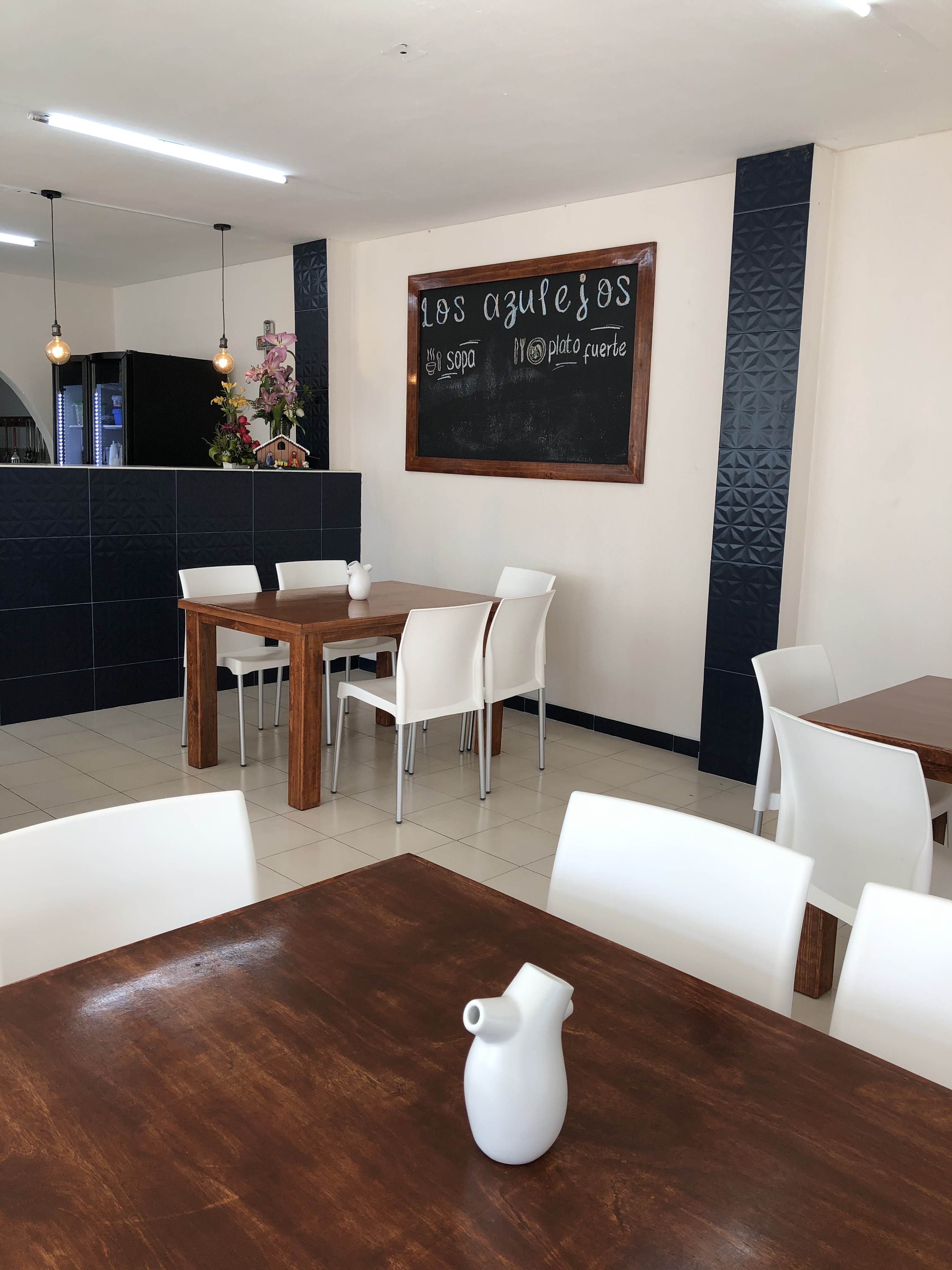 Los Azulejos Comedor image 3