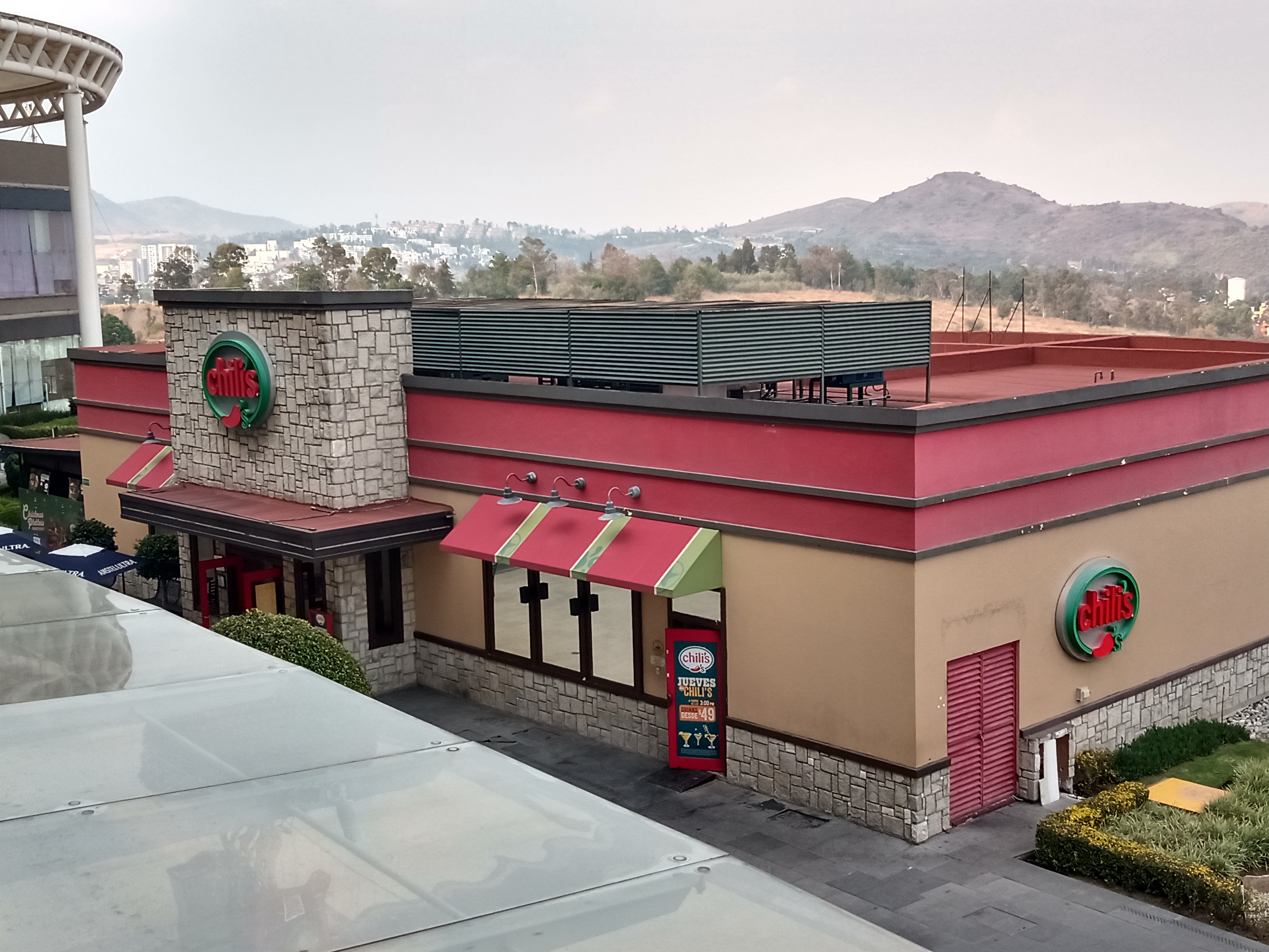 Chili's Lomas Verdes image 3