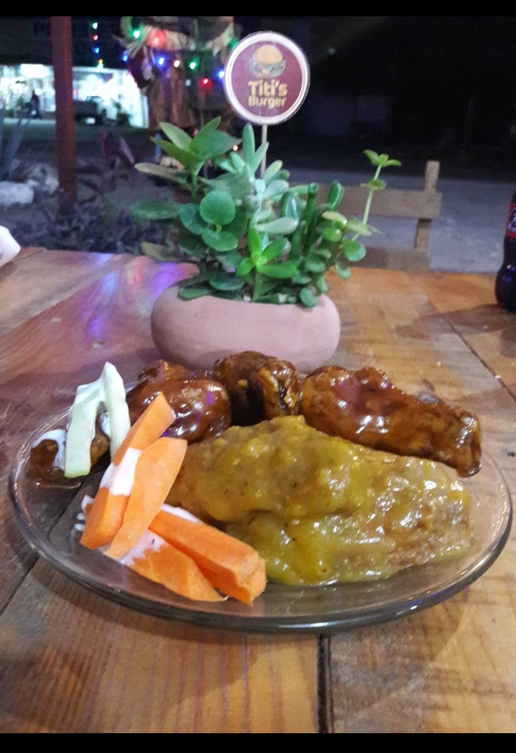 titi's burger image 3