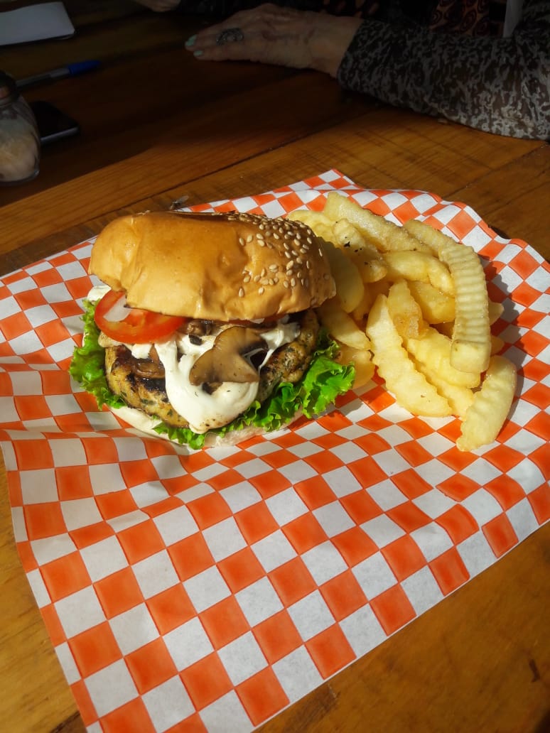 titi's burger image 10