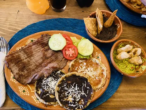 La tía Julia Restaurante-Galería image 2