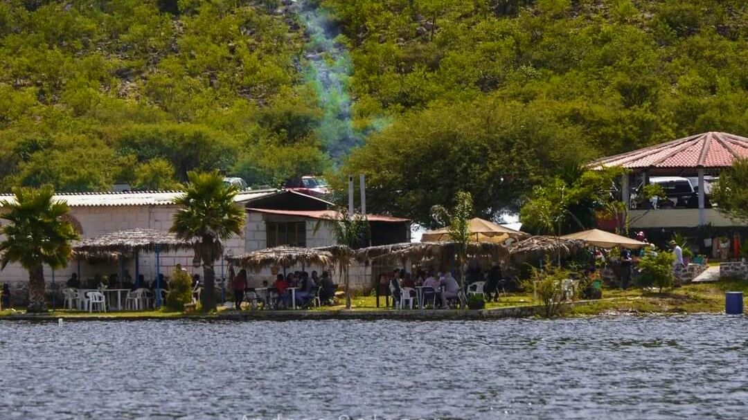 Presa Colón-Restaurante-Turismo image 3
