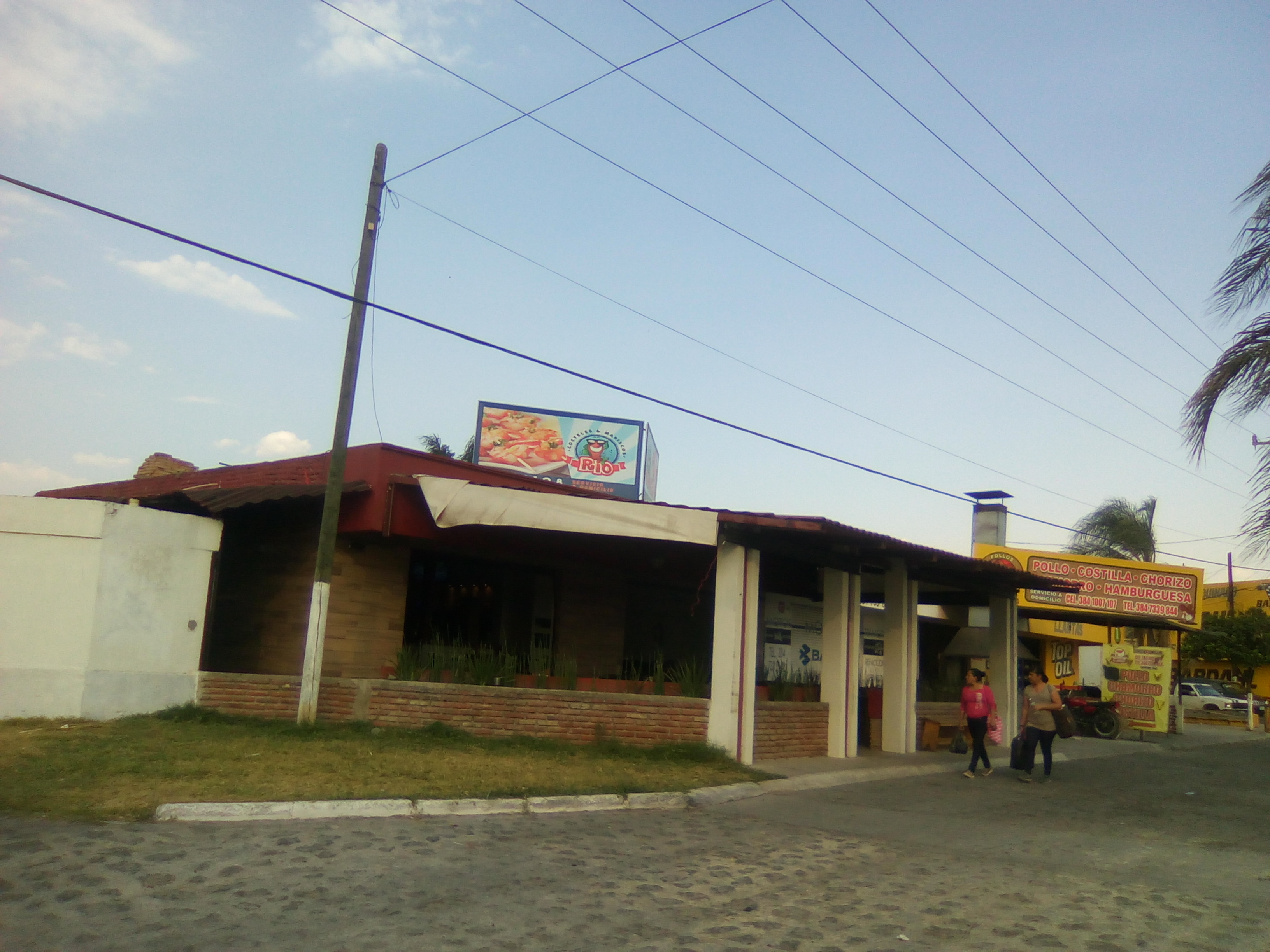 RIO Cocteles & Mariscos image 4