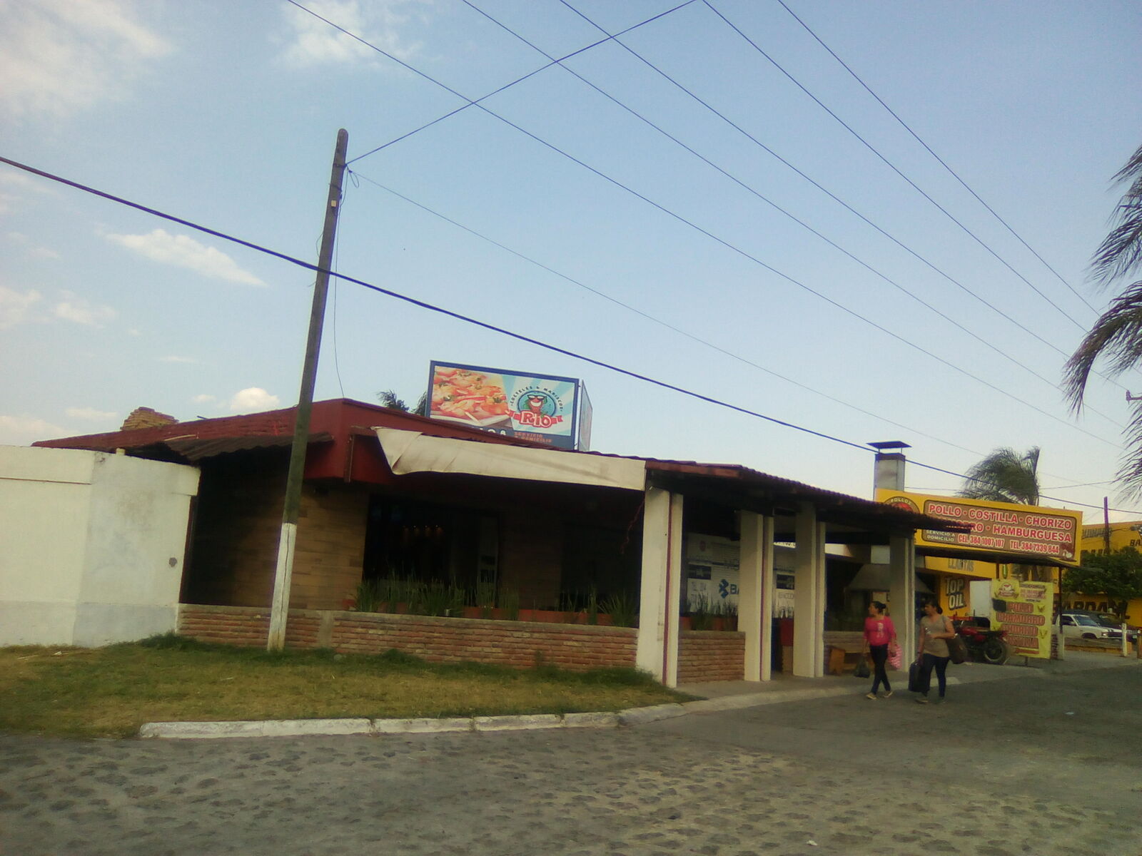 RIO Cocteles & Mariscos image 4