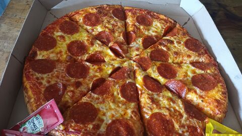 Ruche's Pizzas image 2