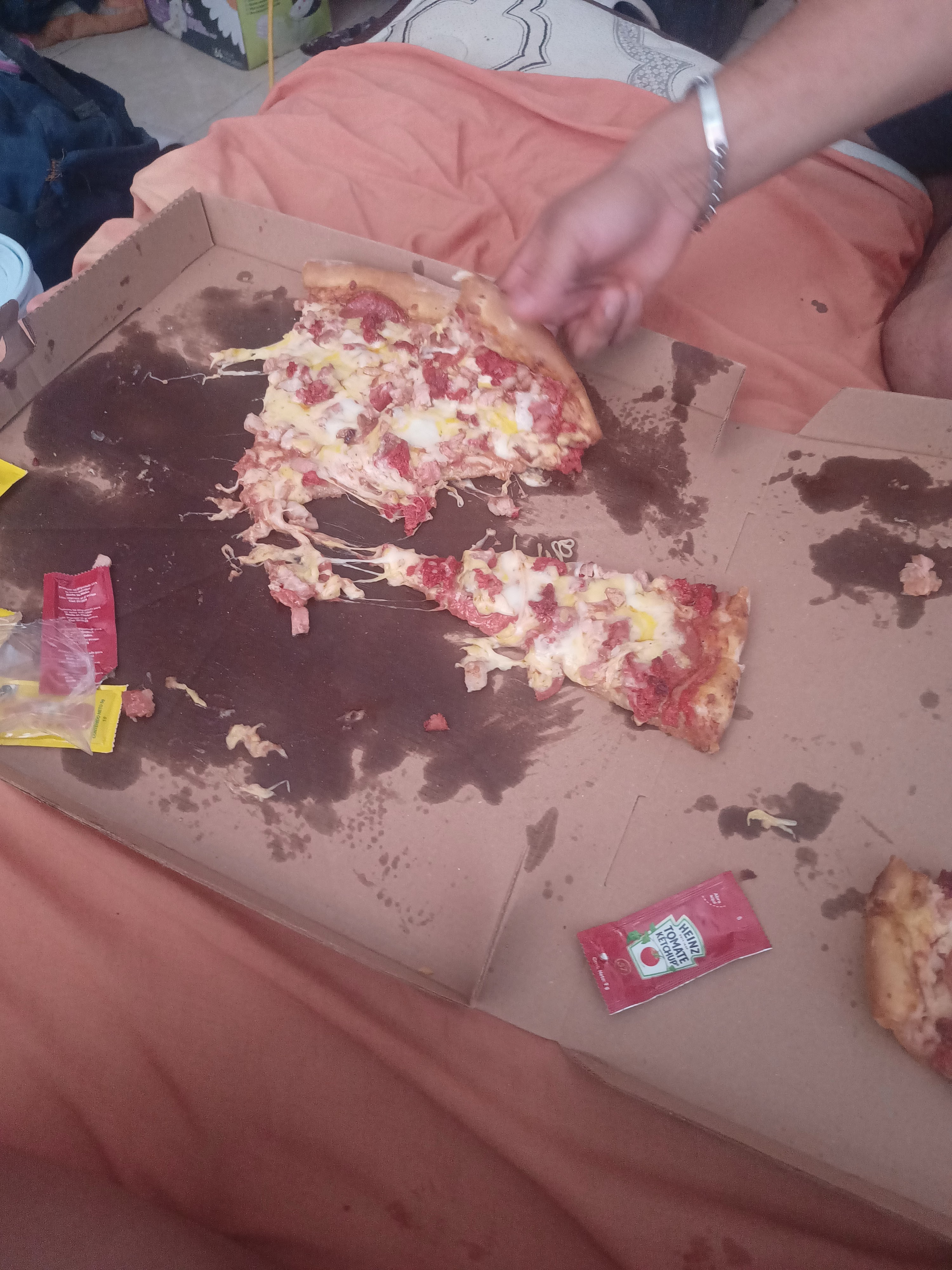 Ruche's Pizzas image 4