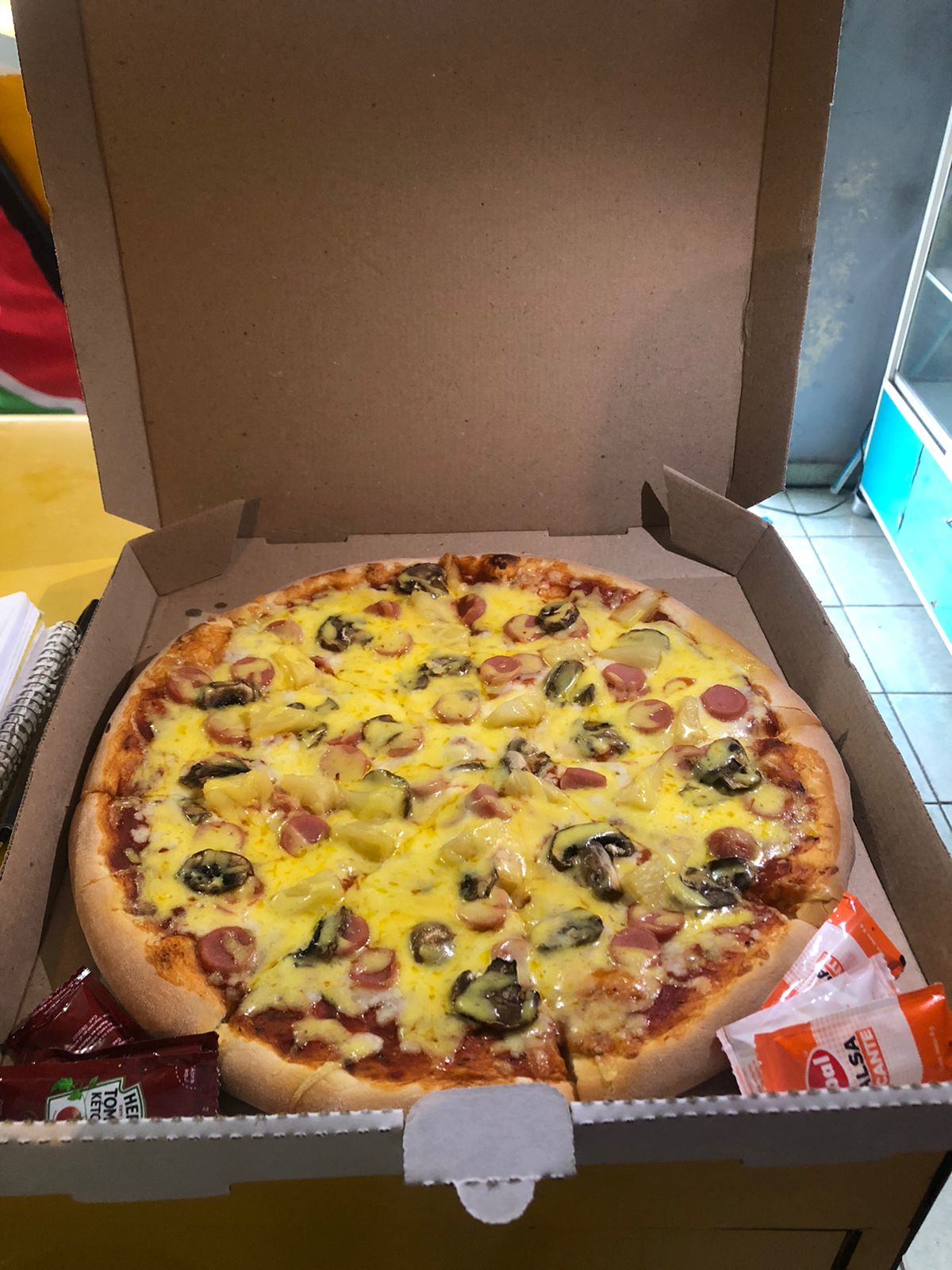 Ruche's Pizzas image 5