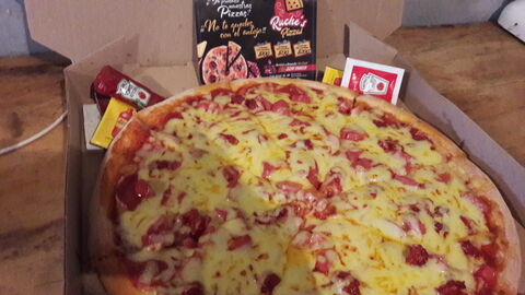 Ruche's Pizzas image 8