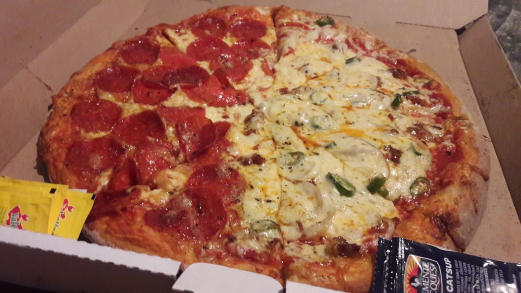 Ruche's Pizzas image 10