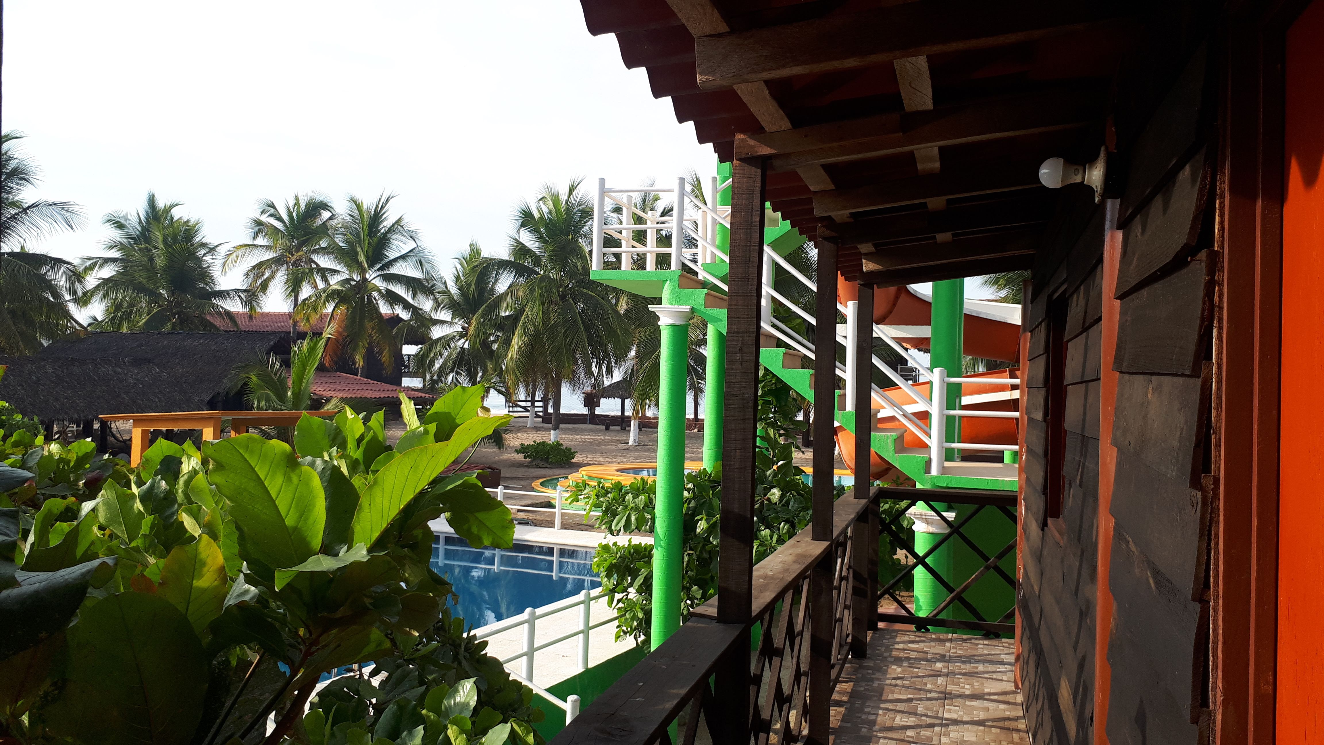 Cocos Beach Restaurante & Cabañas image 1