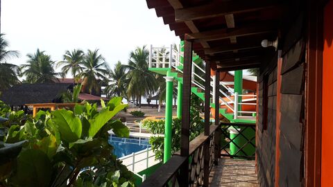 Cocos Beach Restaurante & Cabañas image 1