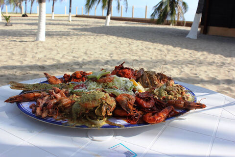 Cocos Beach Restaurante & Cabañas image 2